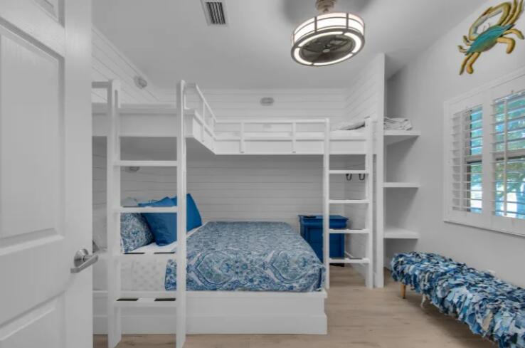 EMERALD WATERS - Residential