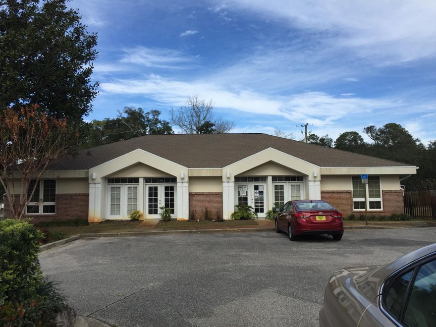 Reception area, 4 private offices, break room and a large open area for work stations etc. Located close to Hurlburt Air Force Base this office is ideal for the defense contractor.
