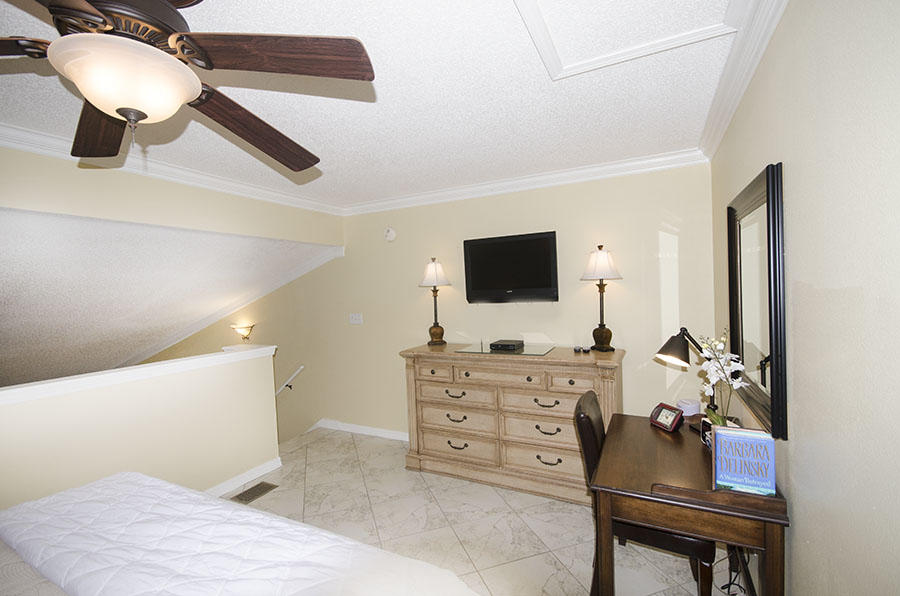 MARAVILLA CONDO 2 - Residential