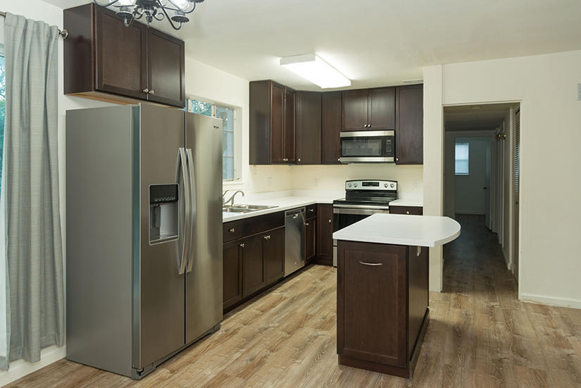 ELLIOTTS POINT 7TH ADDN - Residential Lease