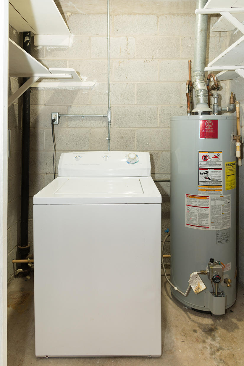 ELLIOTTS POINT 7TH ADDN - Residential Lease