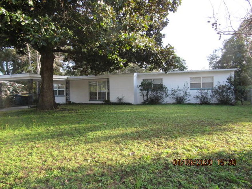 Charming 3 bedroom, 1 bathroom house in Fort Walton Beach. Close to both Eglin AFB abd Hurlburt Field. Remodeled kitchen with center island and stainless appliances. Large fenced back yard. Lawn care provided by owner.  Sorry, no pets allowed and no smoking inside home.