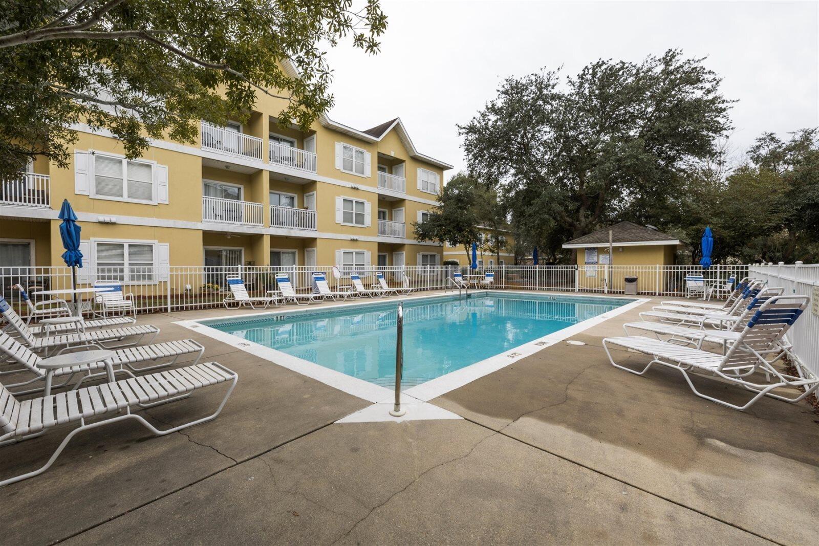 HERONS WATCH CONDO PH 2 - Residential