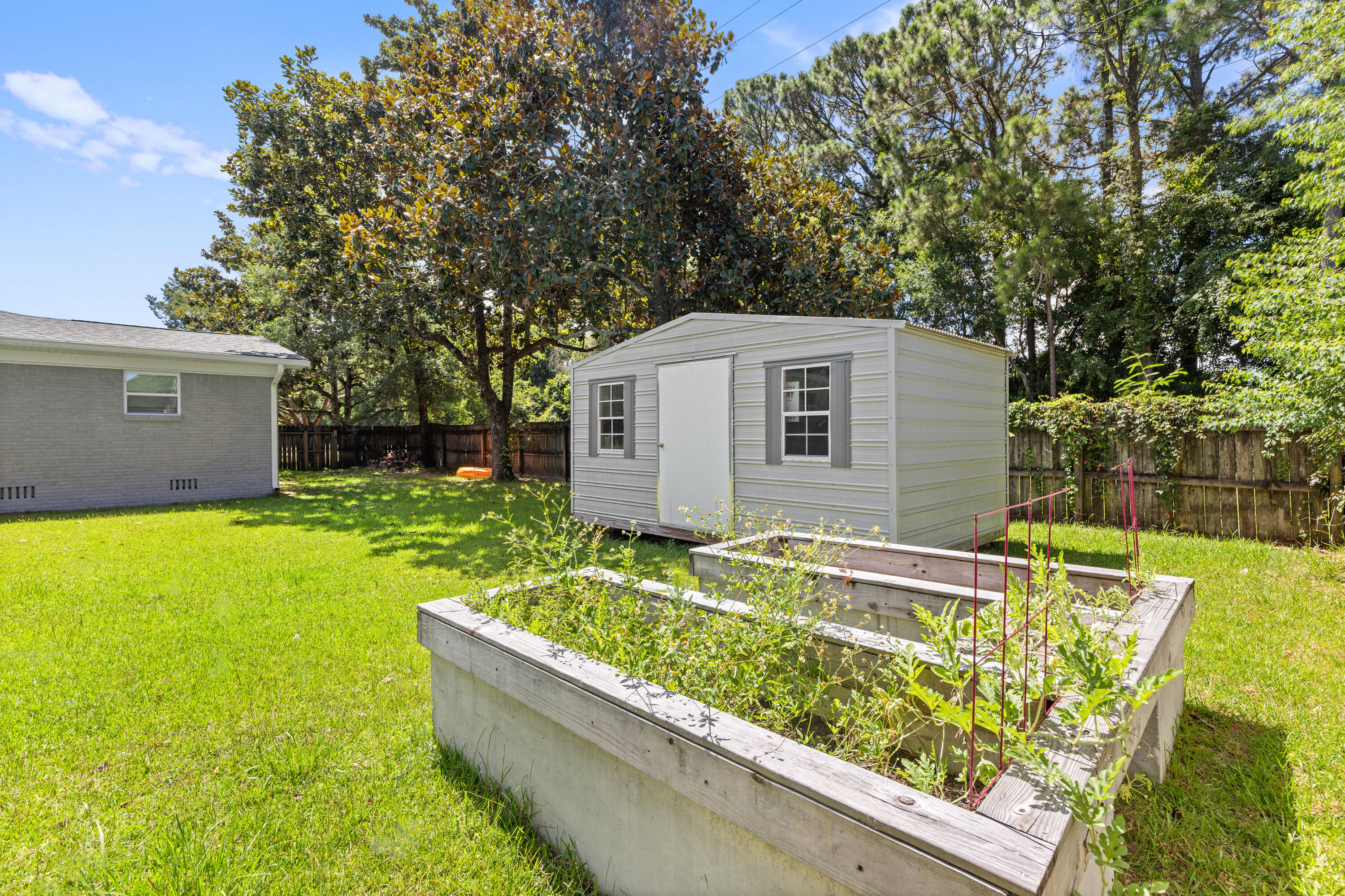 FIELD S/D 1ST ADDN - Residential Lease