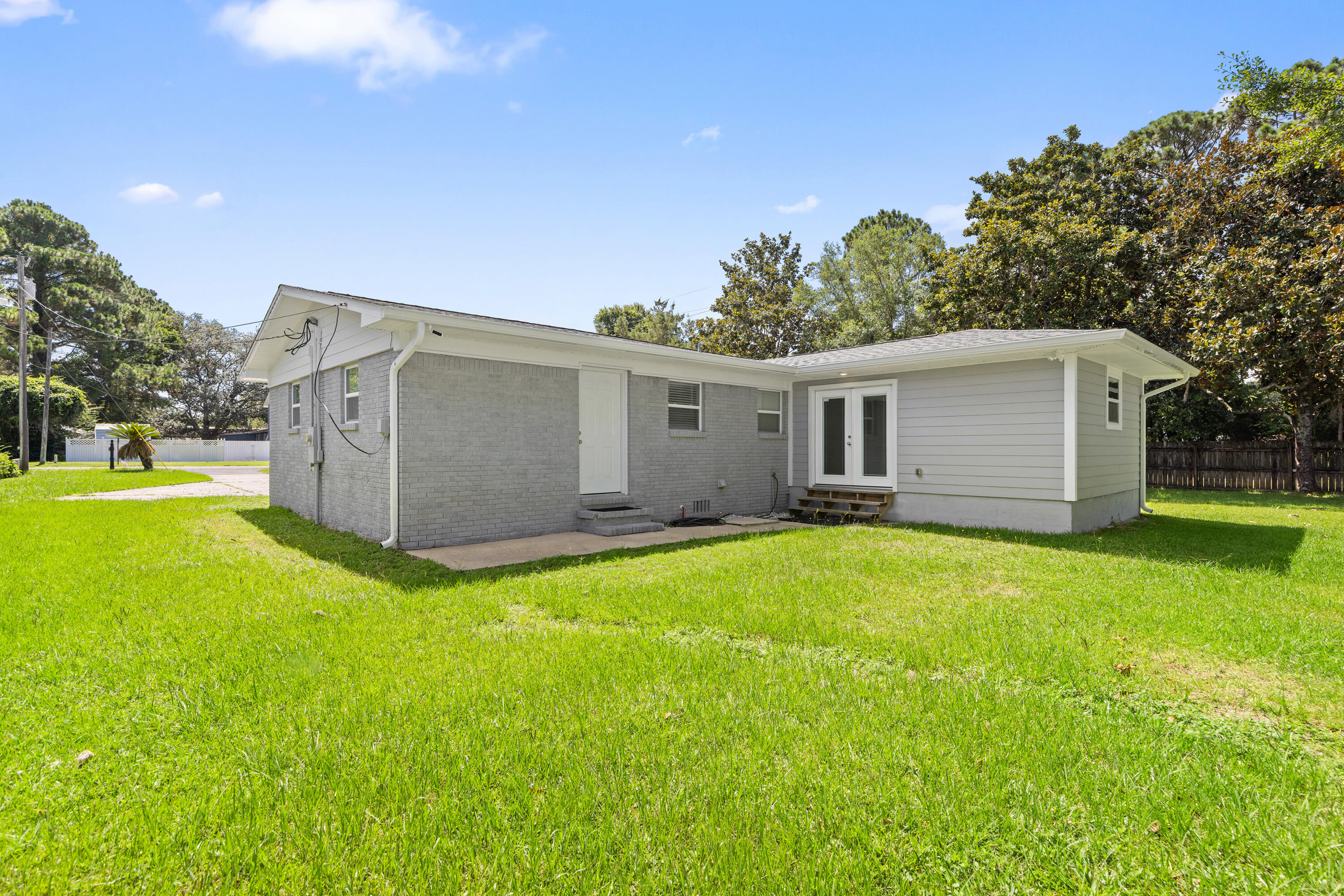 FIELD S/D 1ST ADDN - Residential Lease