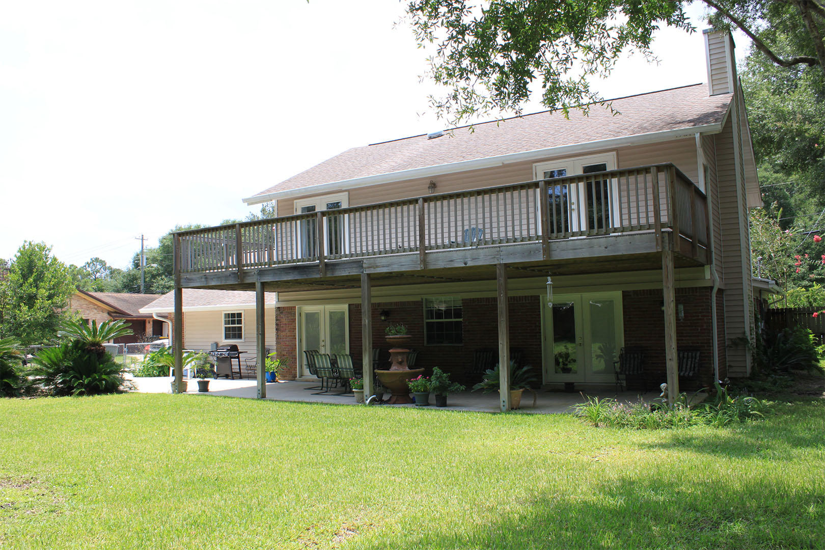 COUNTRY CLUB ESTATES - Residential