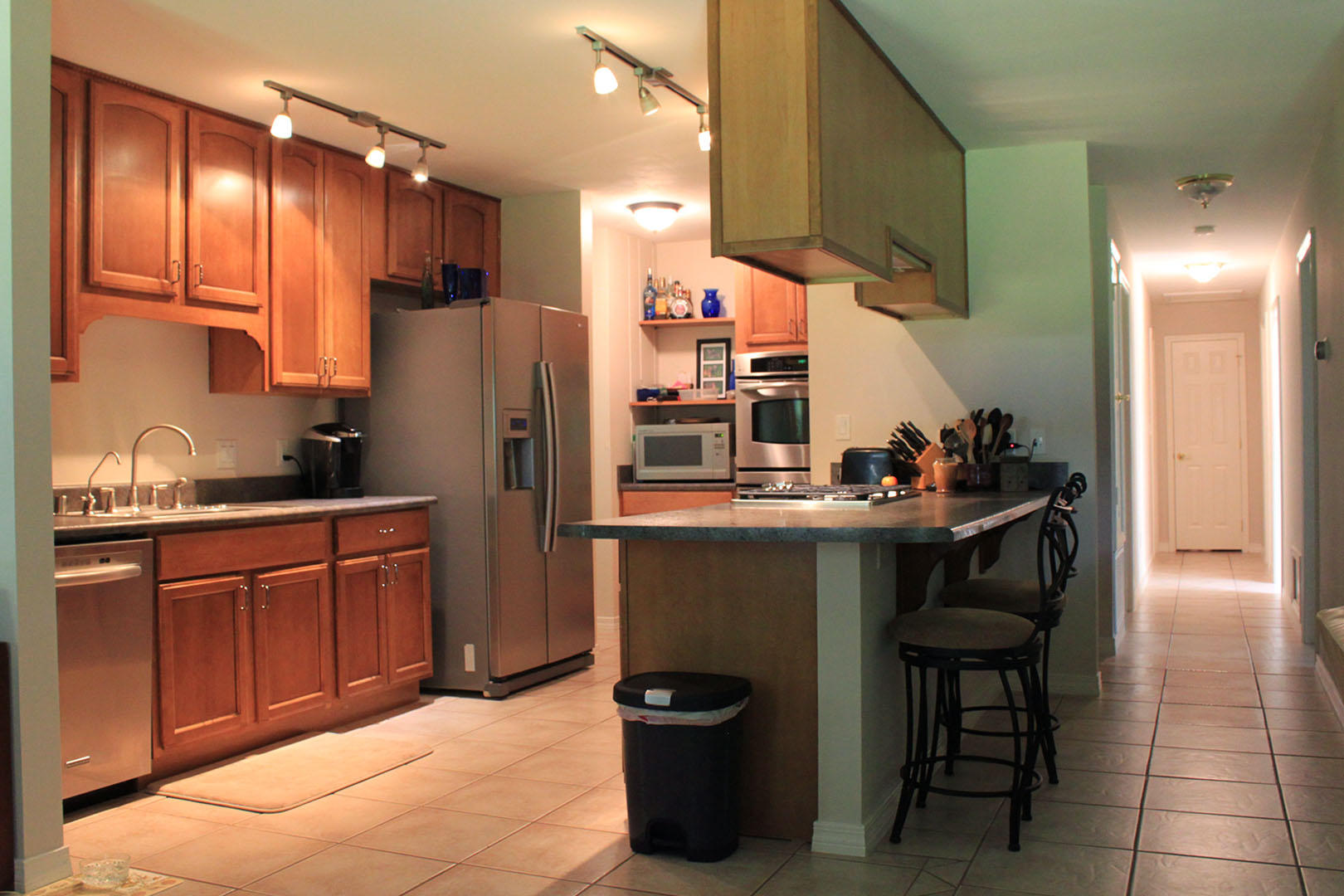 COUNTRY CLUB ESTATES - Residential