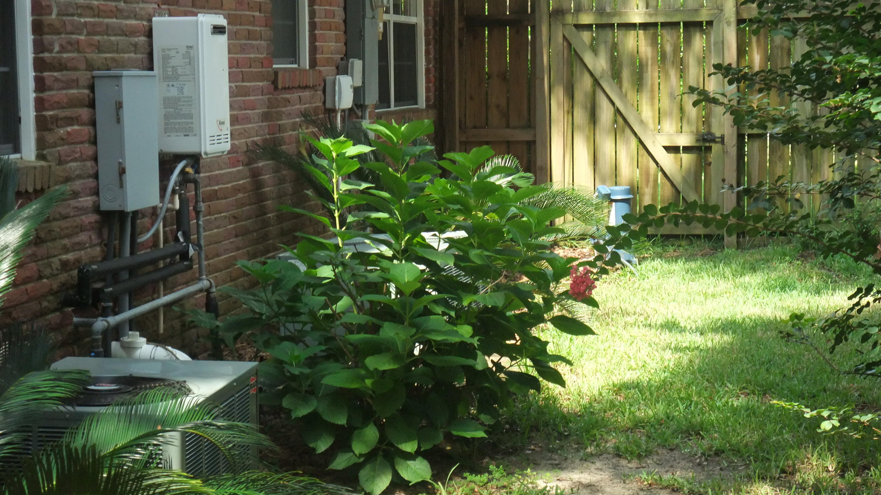 COUNTRY CLUB ESTATES - Residential