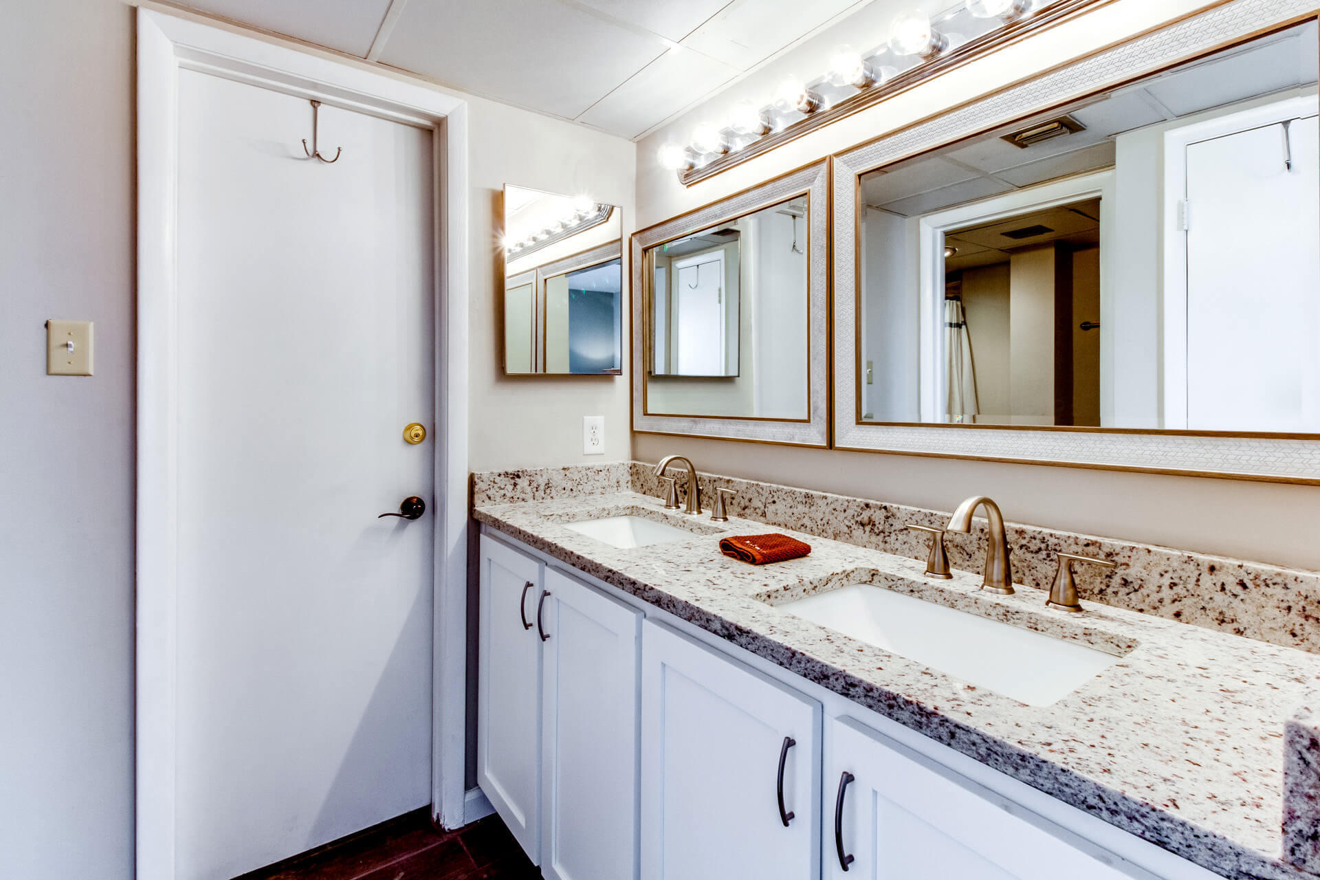 LEEWARD/WINDWARD CONDO - Residential