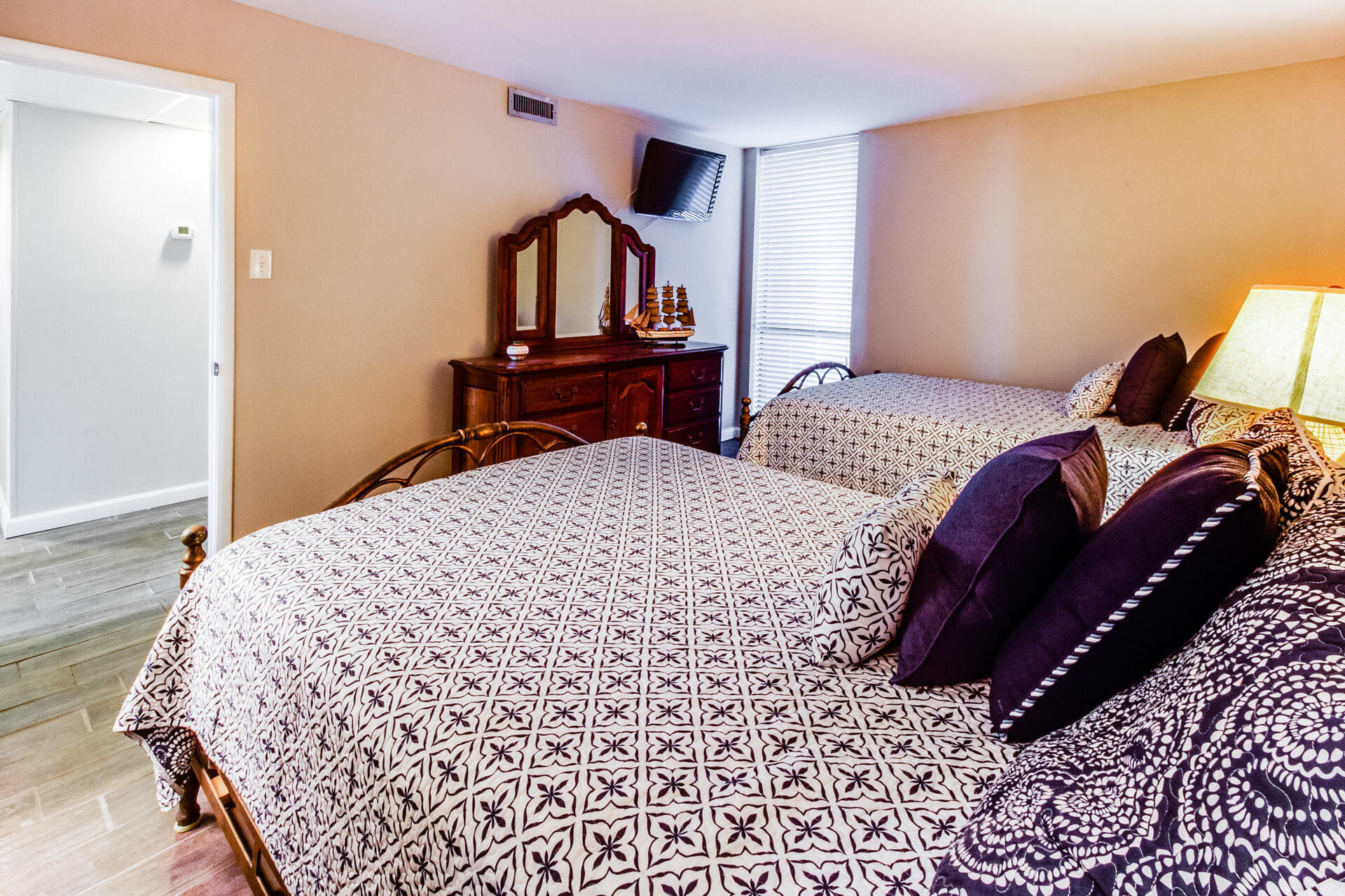 LEEWARD/WINDWARD CONDO - Residential