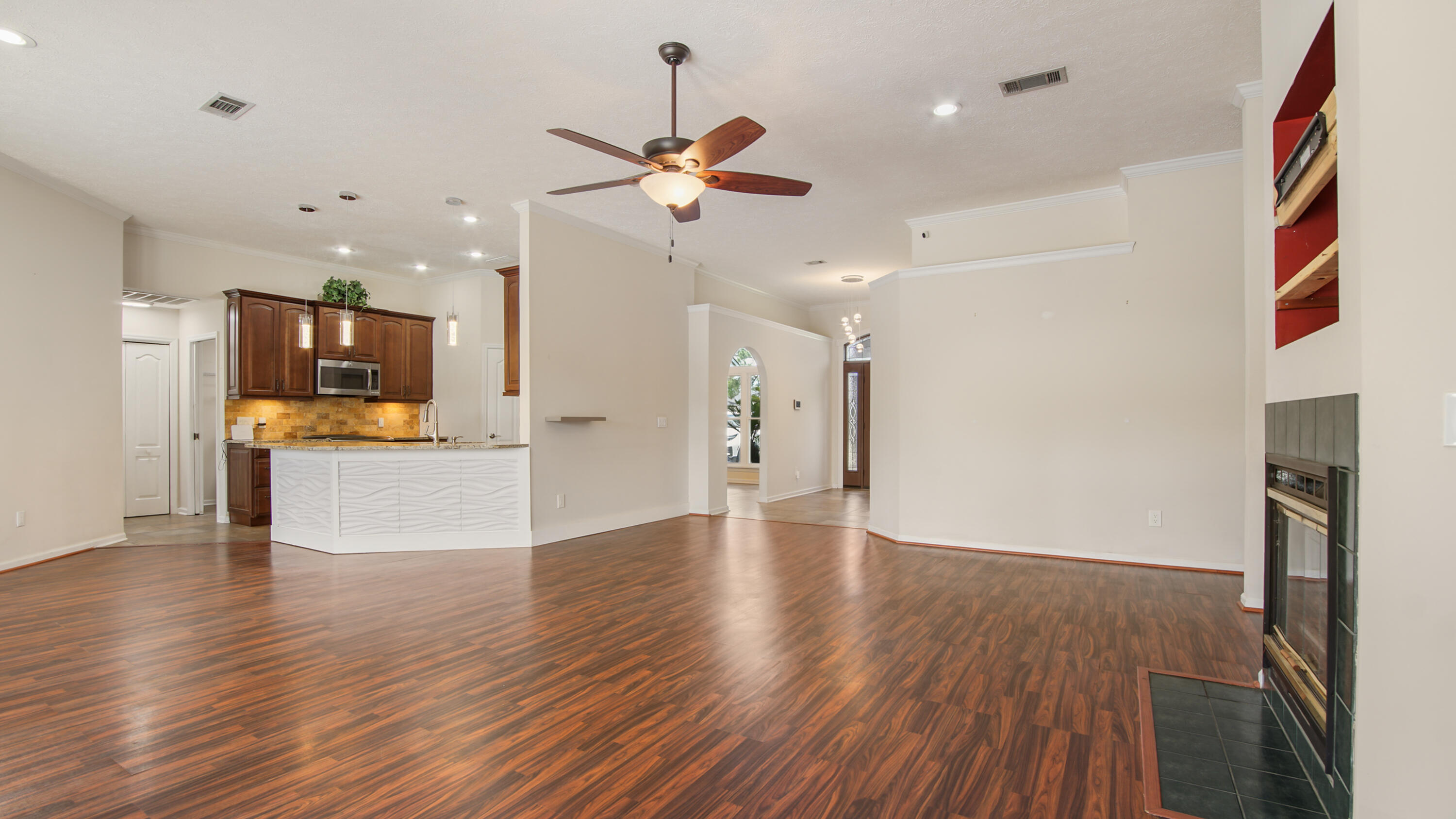 COLONY CLUB HARBOUR PH 3 - Residential