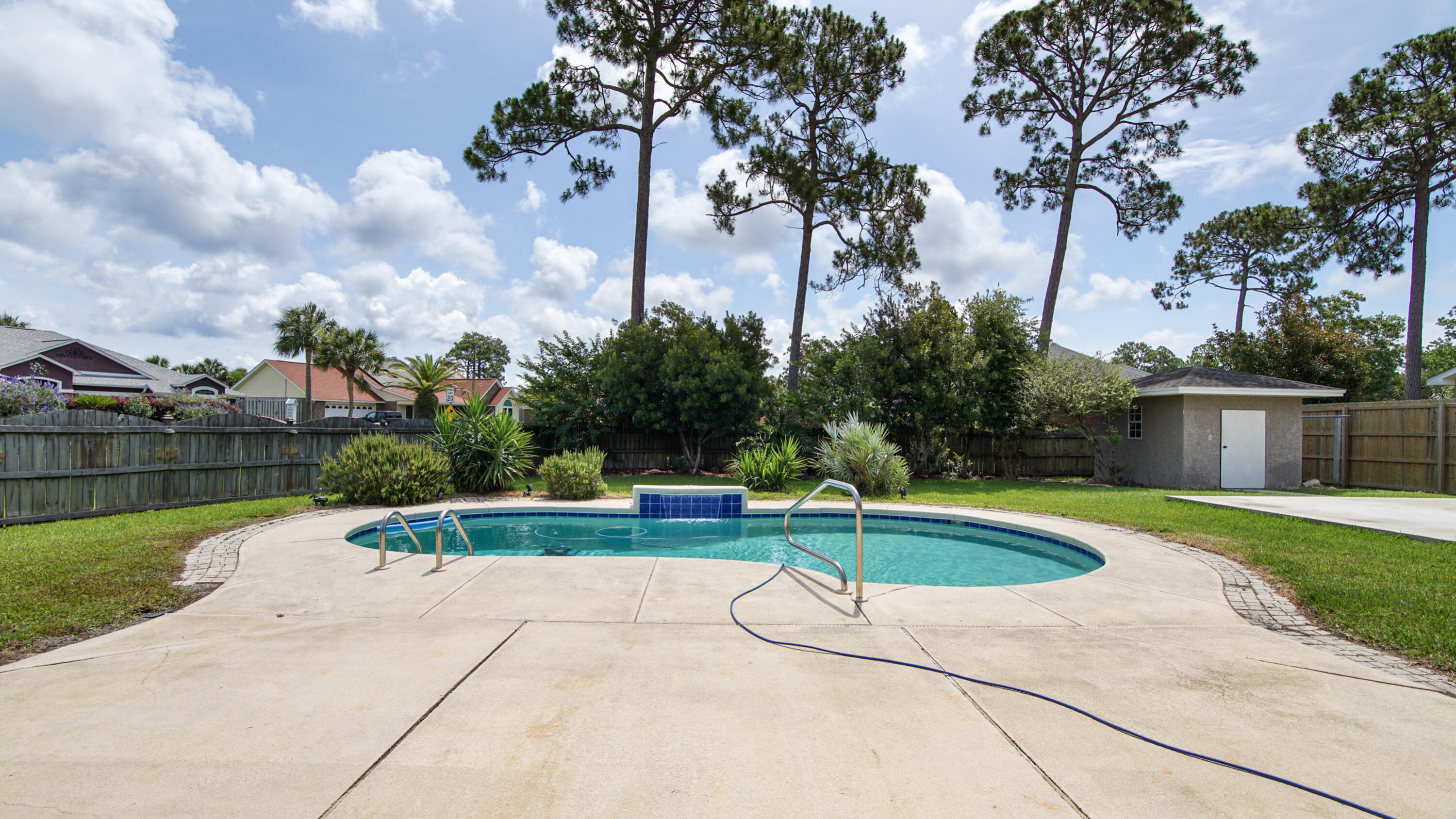 COLONY CLUB HARBOUR PH 3 - Residential