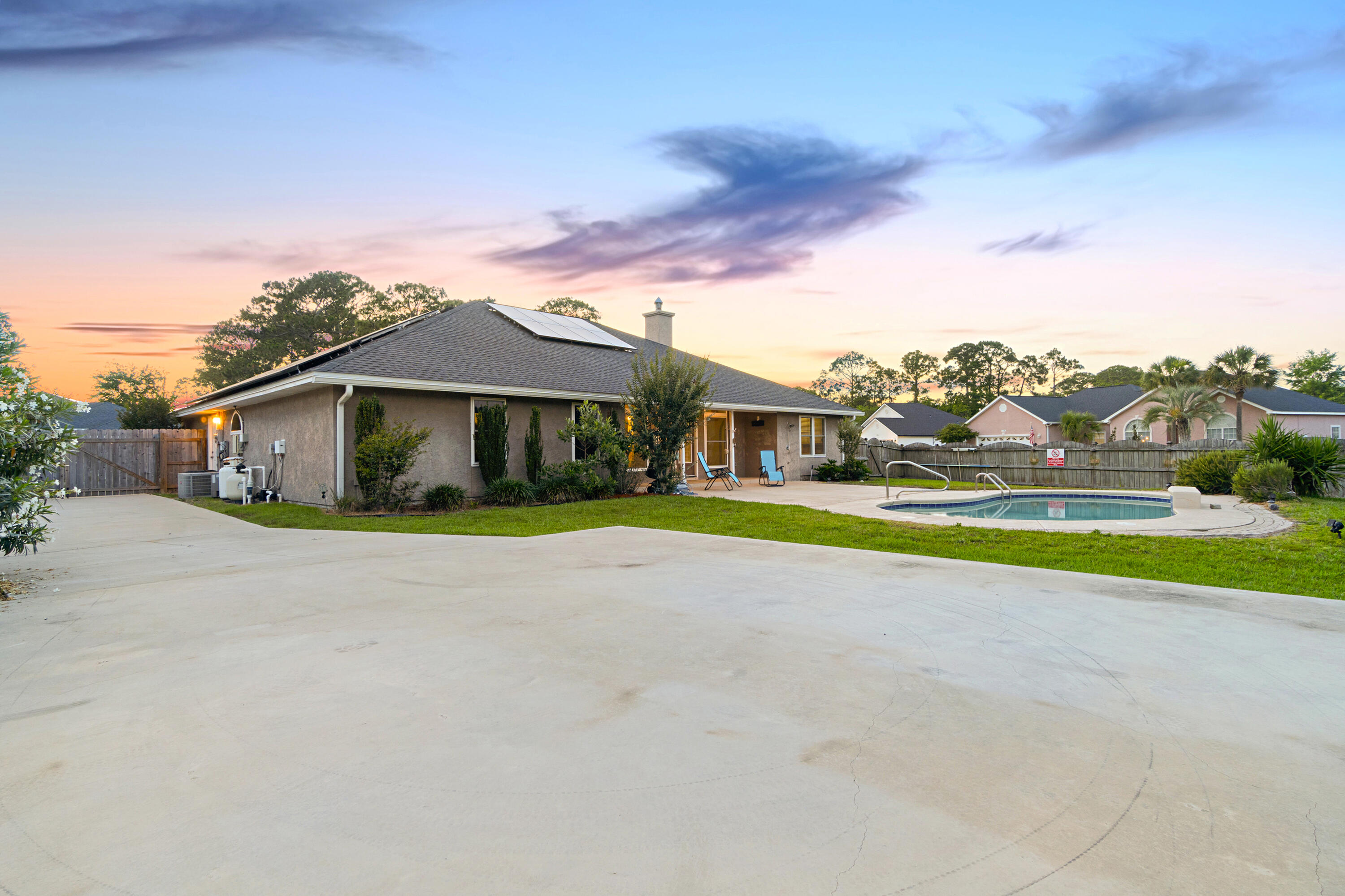 COLONY CLUB HARBOUR PH 3 - Residential