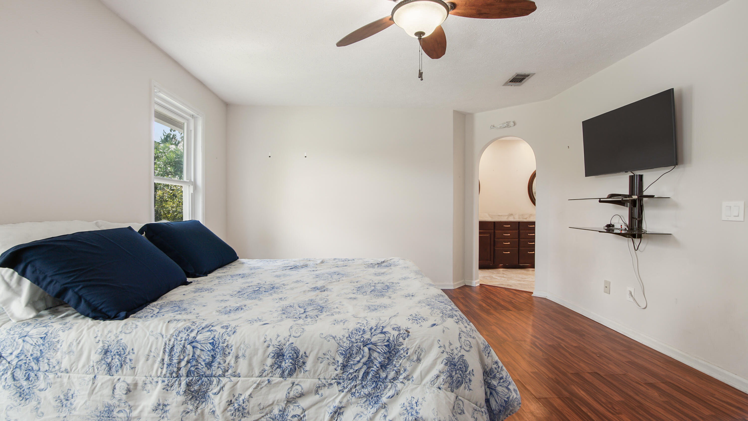 COLONY CLUB HARBOUR PH 3 - Residential
