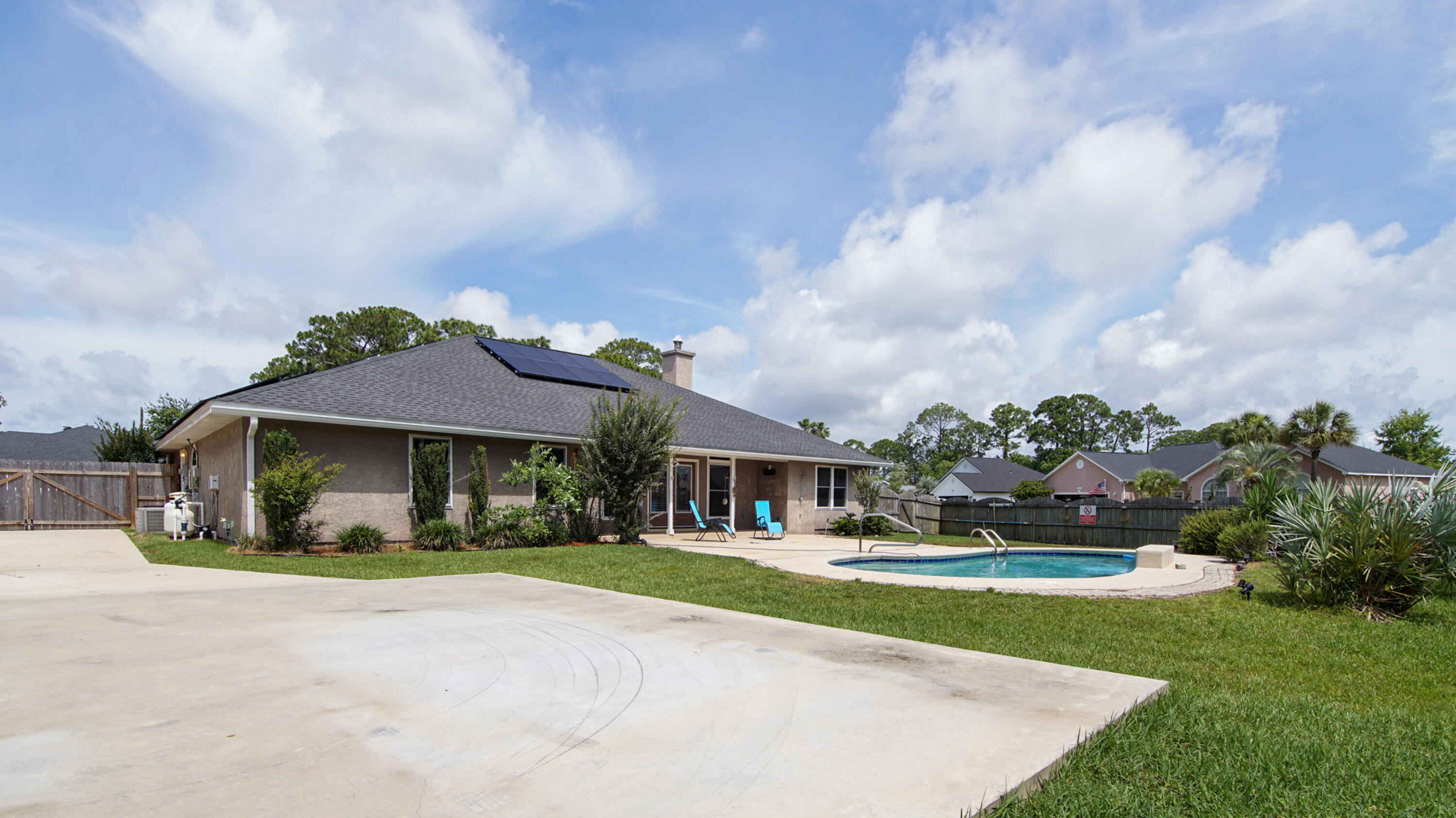 COLONY CLUB HARBOUR PH 3 - Residential