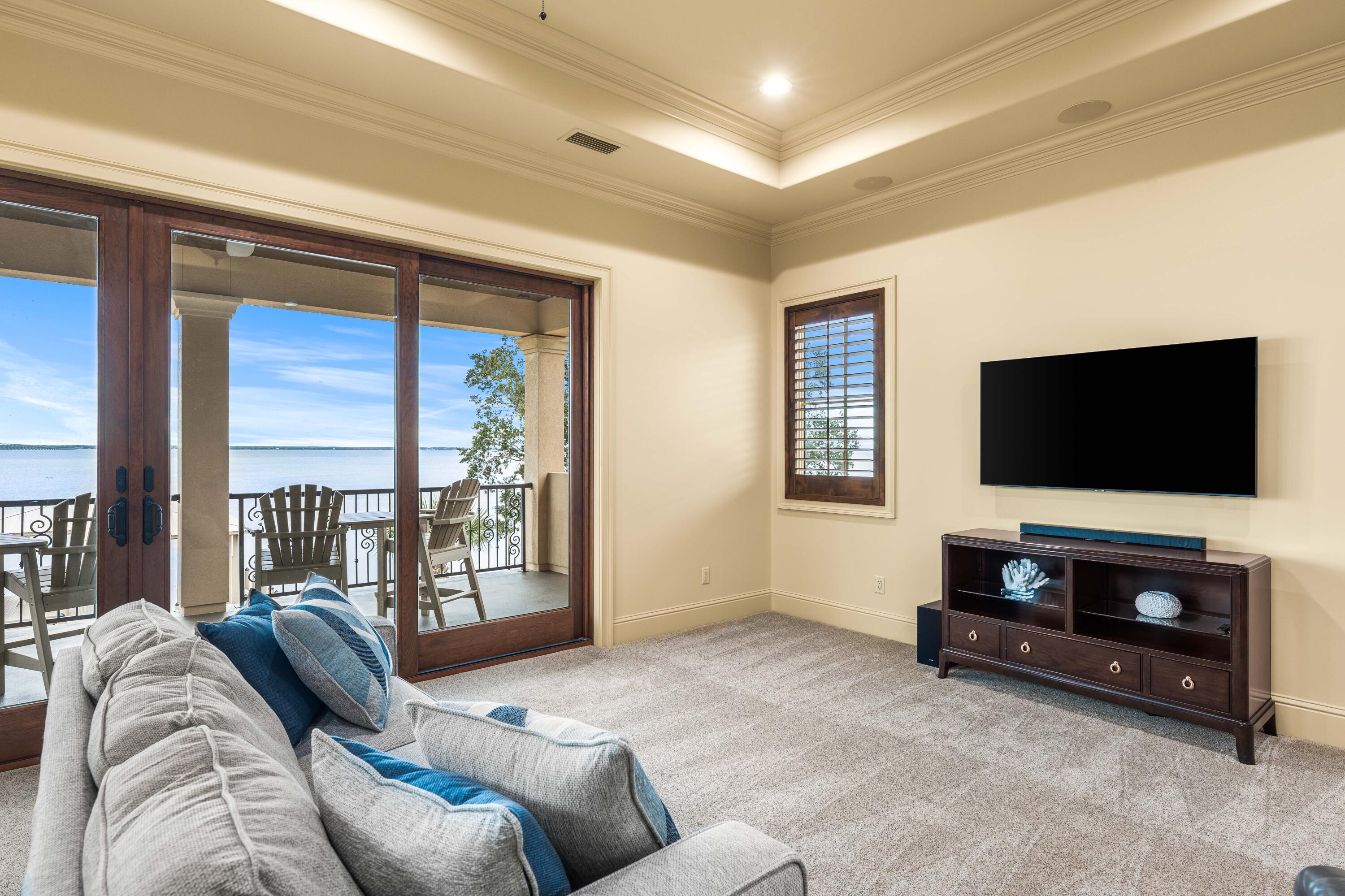 REGATTA BAY - Residential