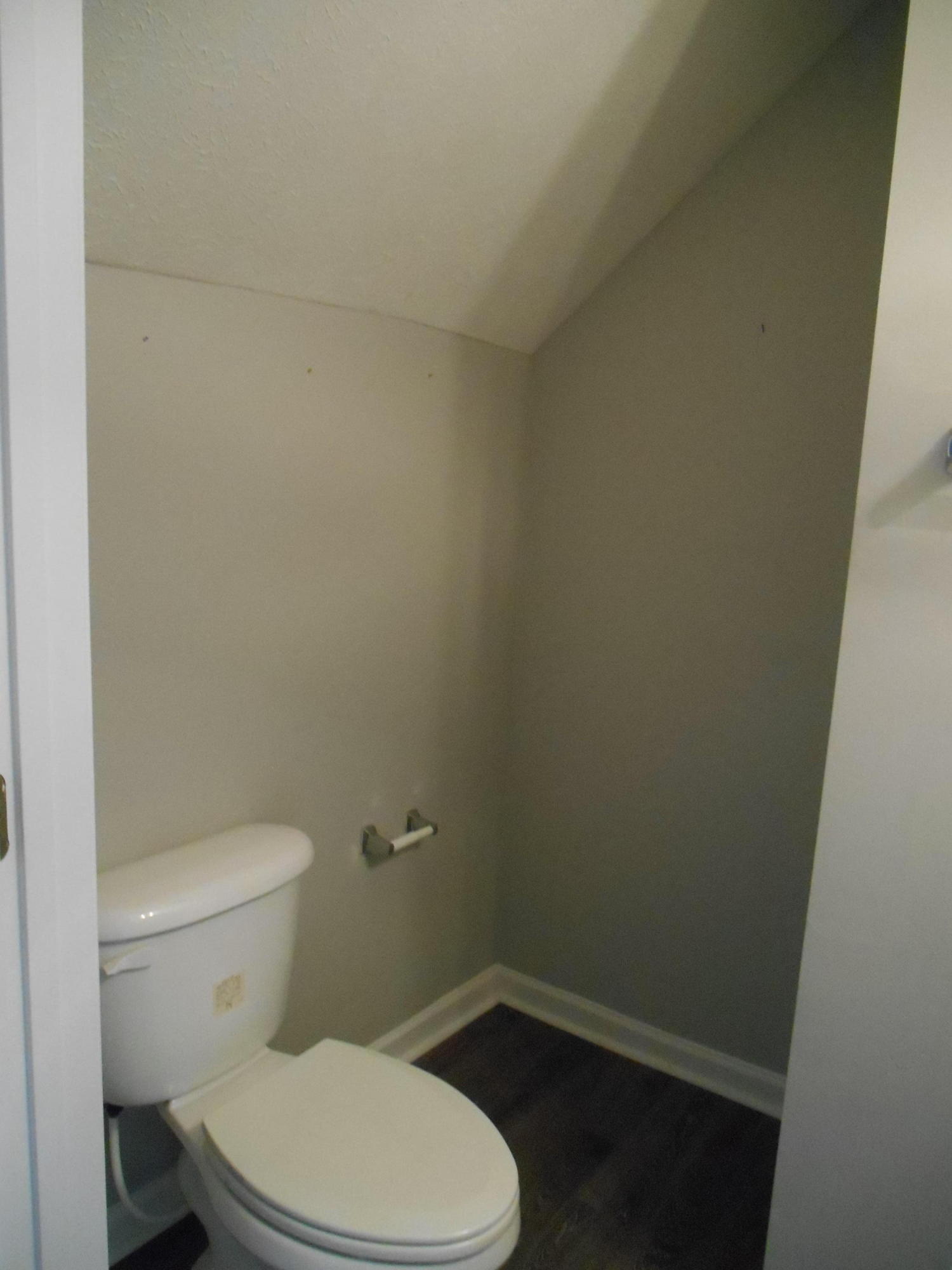 ROLLING PINES - Residential Lease