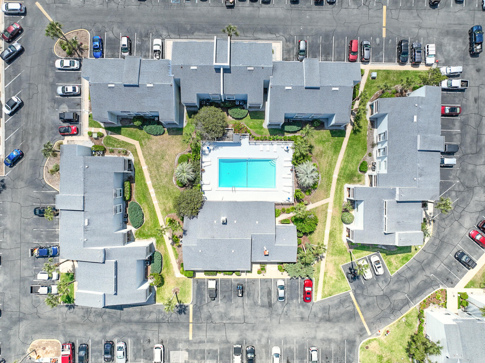 FINISTERRA CONDO - Residential