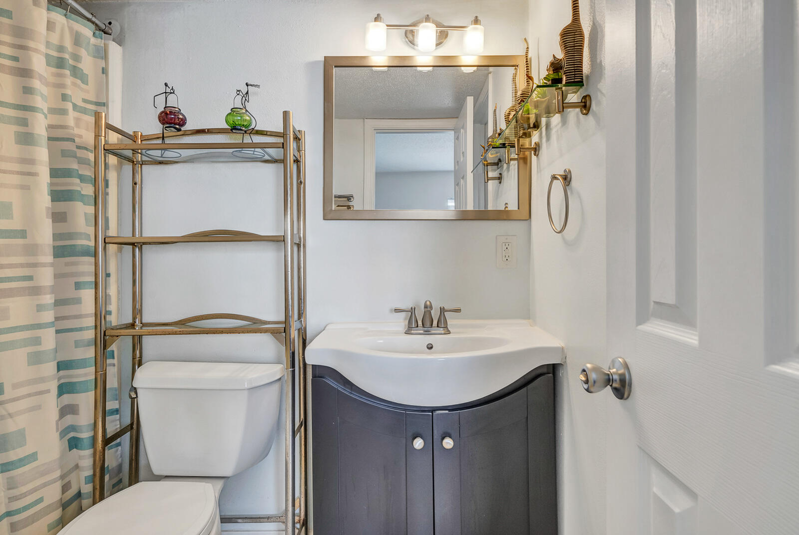 FINISTERRA CONDO - Residential