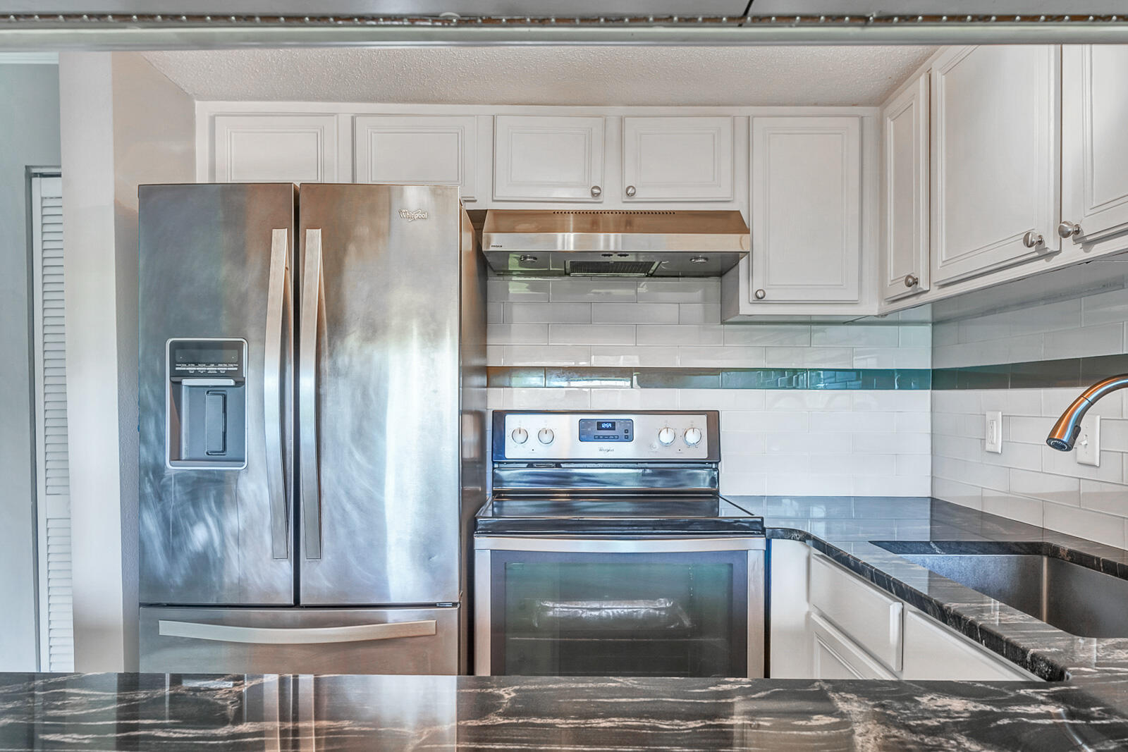 FINISTERRA CONDO - Residential