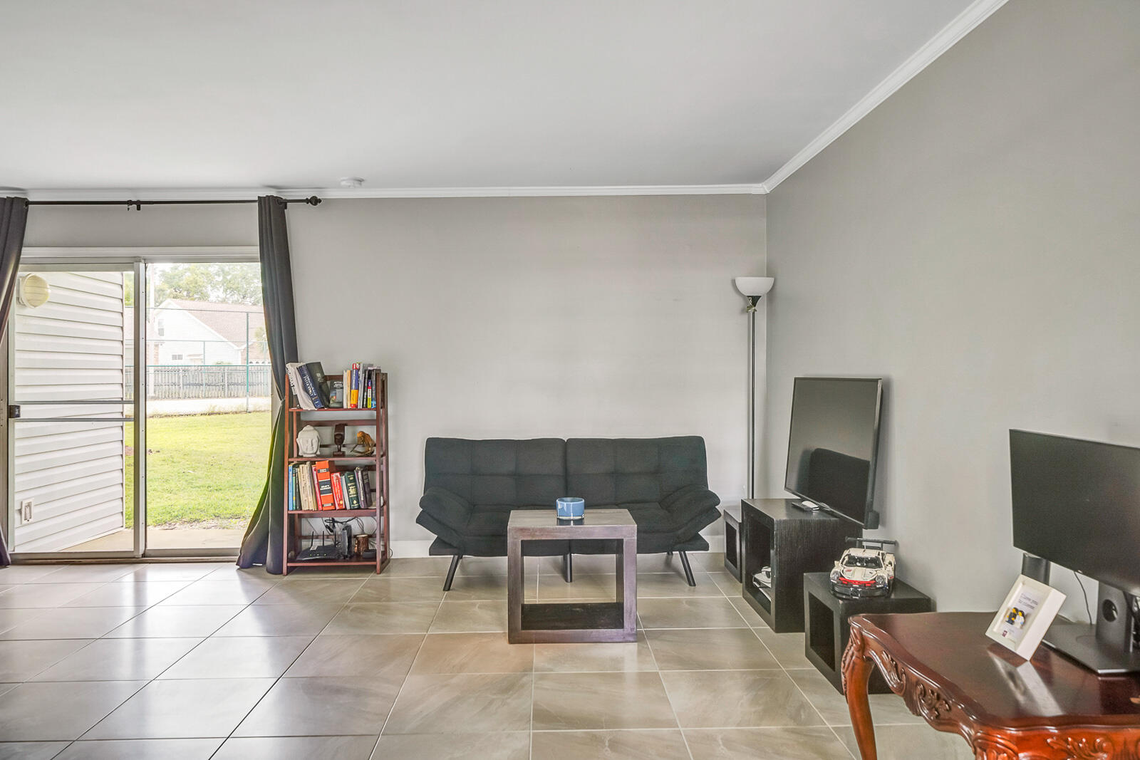 FINISTERRA CONDO - Residential