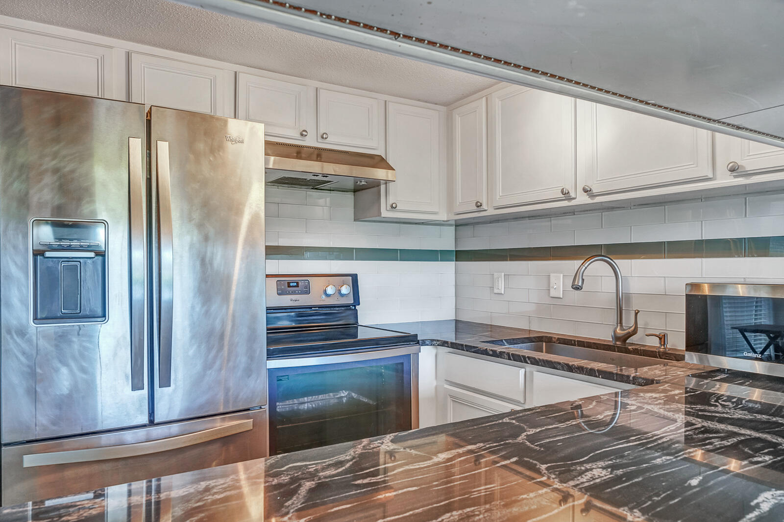 FINISTERRA CONDO - Residential