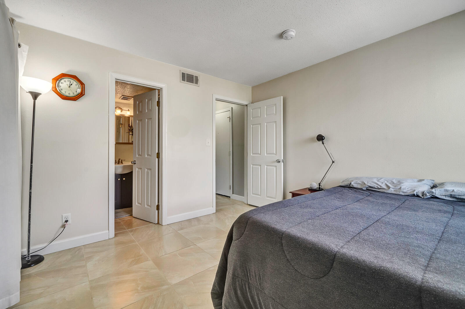 FINISTERRA CONDO - Residential