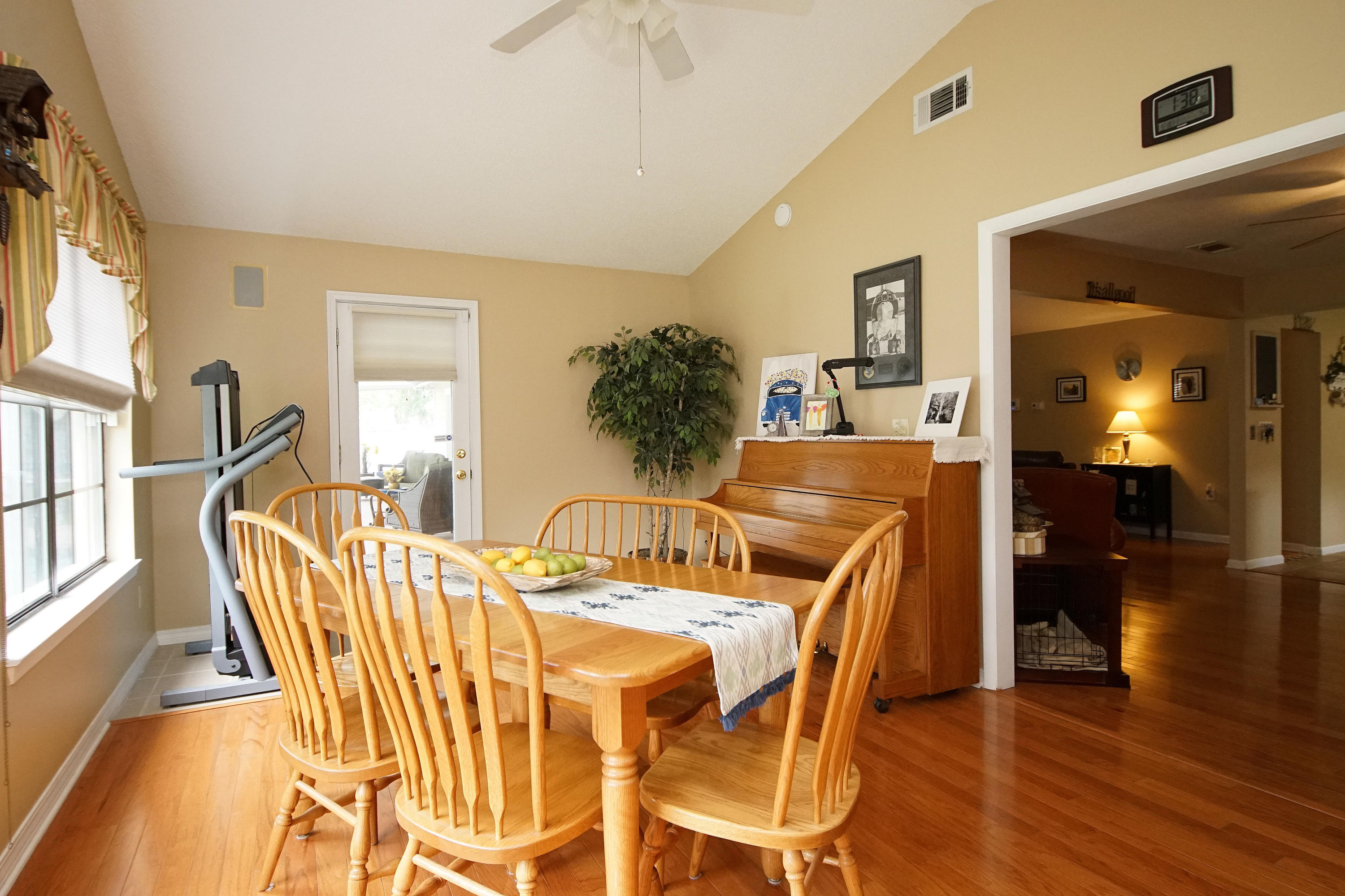 MARY ESTHER MANOR 1ST ADDN - Residential