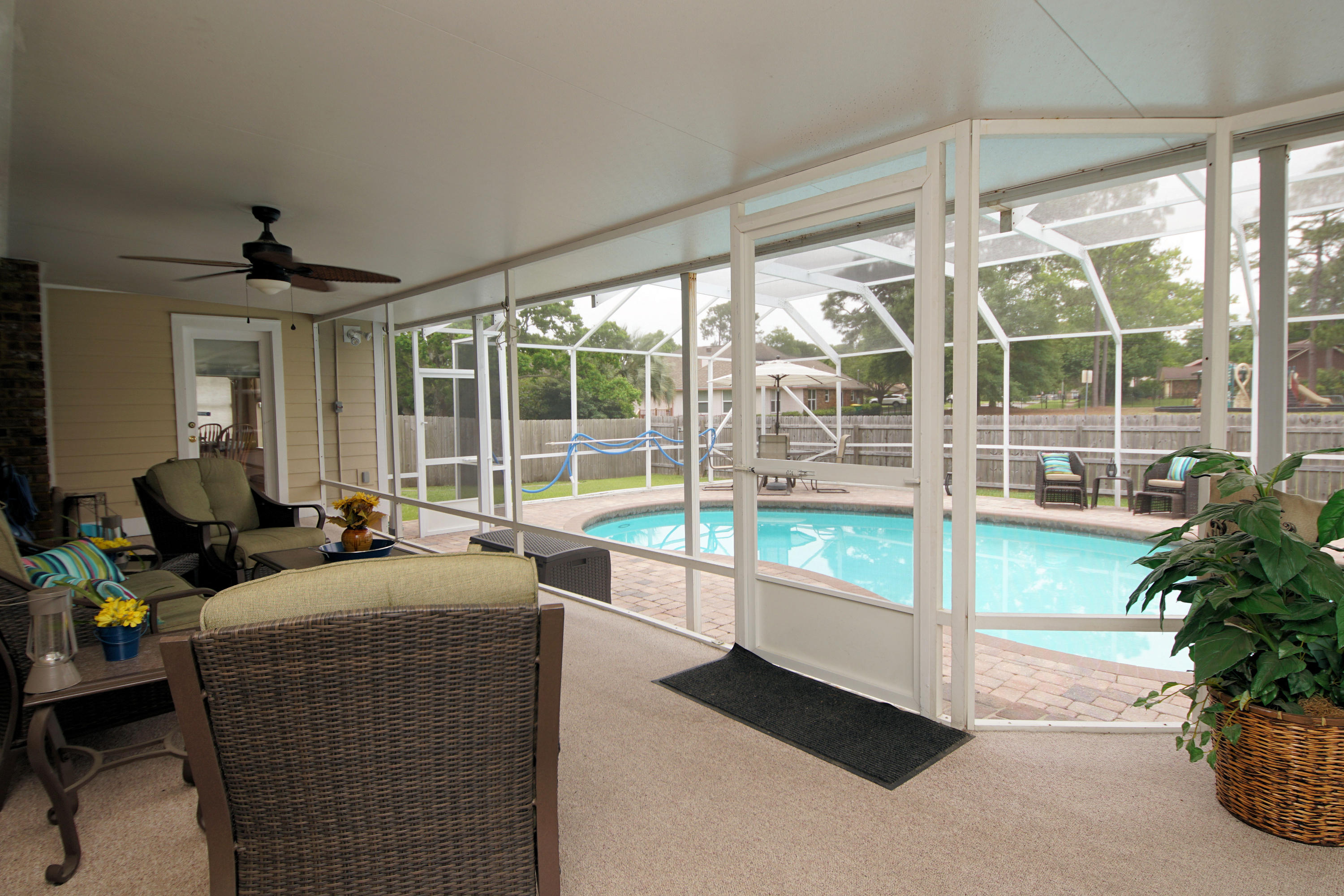 MARY ESTHER MANOR 1ST ADDN - Residential