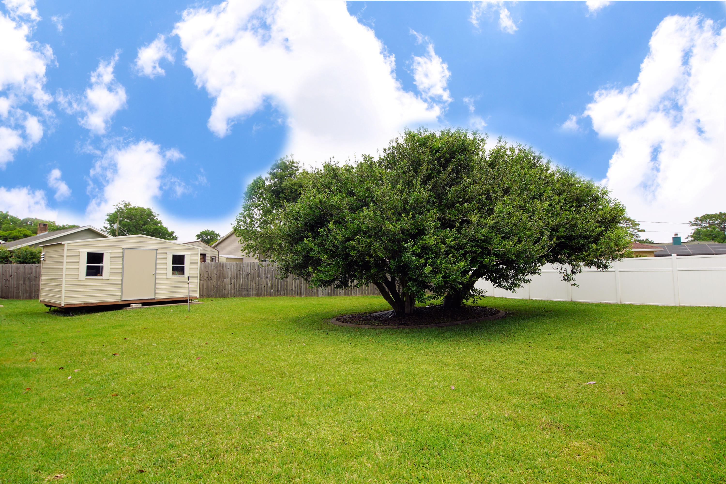 MARY ESTHER MANOR 1ST ADDN - Residential