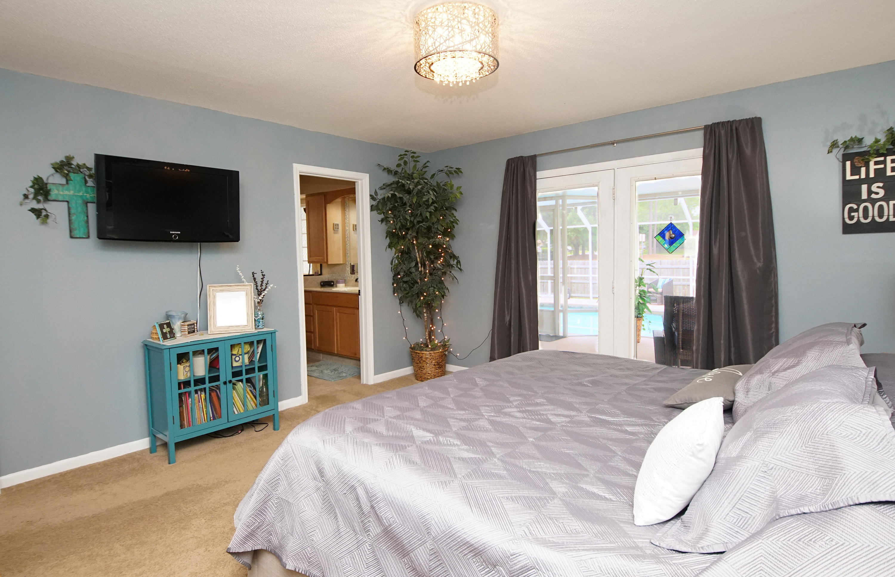 MARY ESTHER MANOR 1ST ADDN - Residential