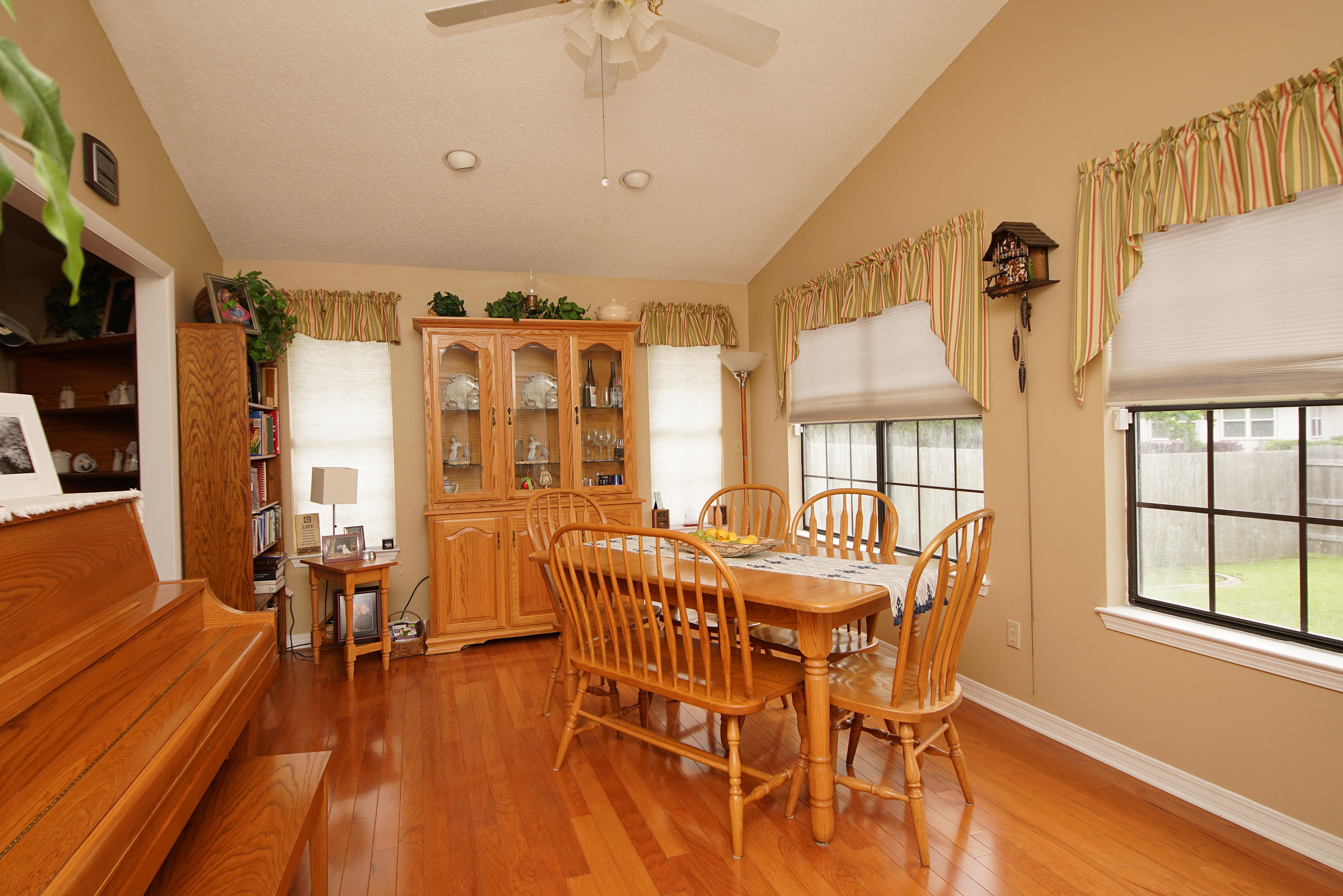 MARY ESTHER MANOR 1ST ADDN - Residential