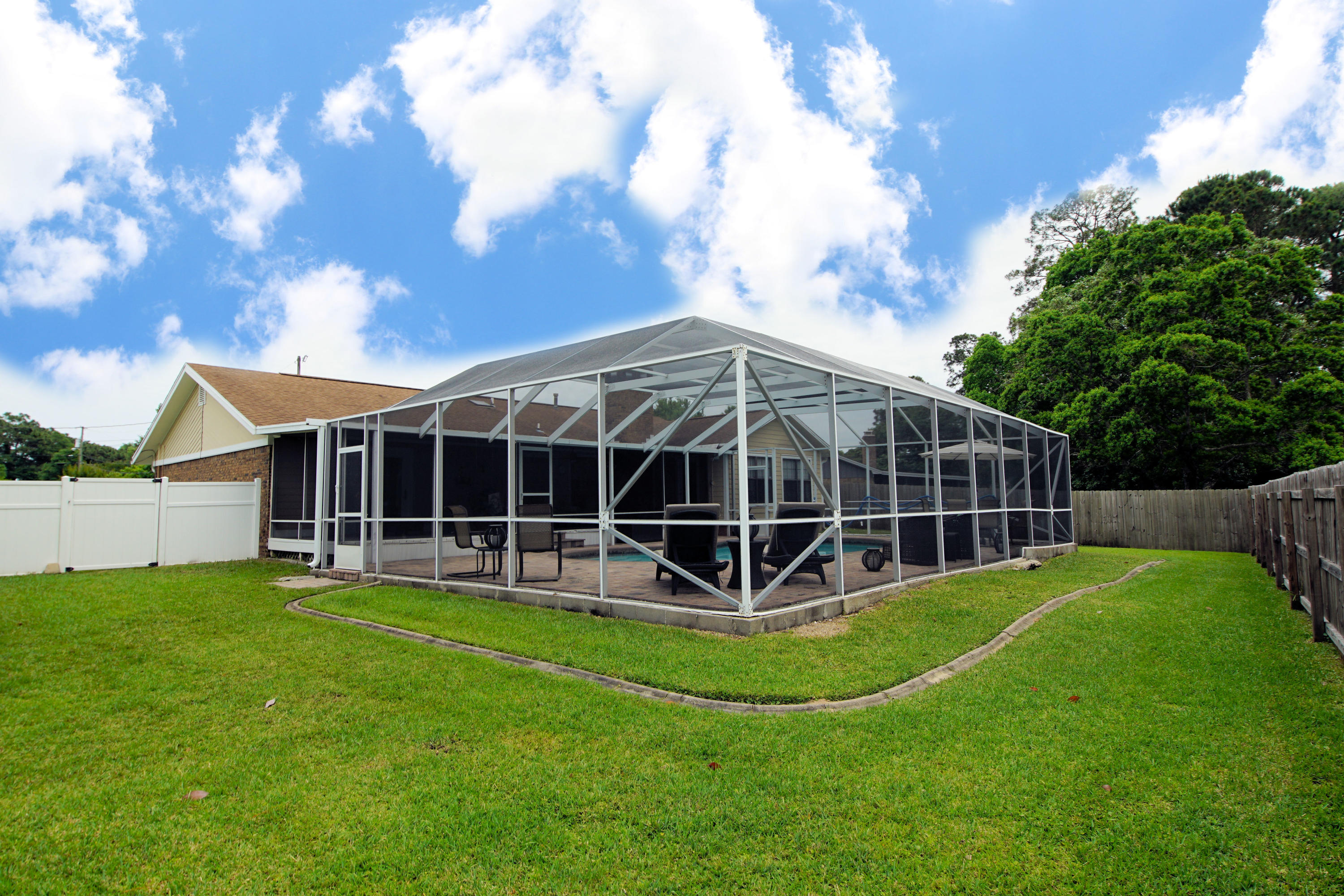 MARY ESTHER MANOR 1ST ADDN - Residential