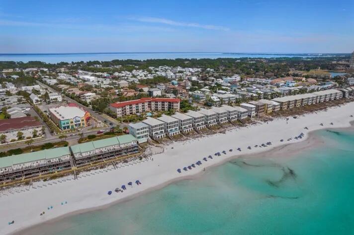 EMERALD WATERS VILLAGE - Residential