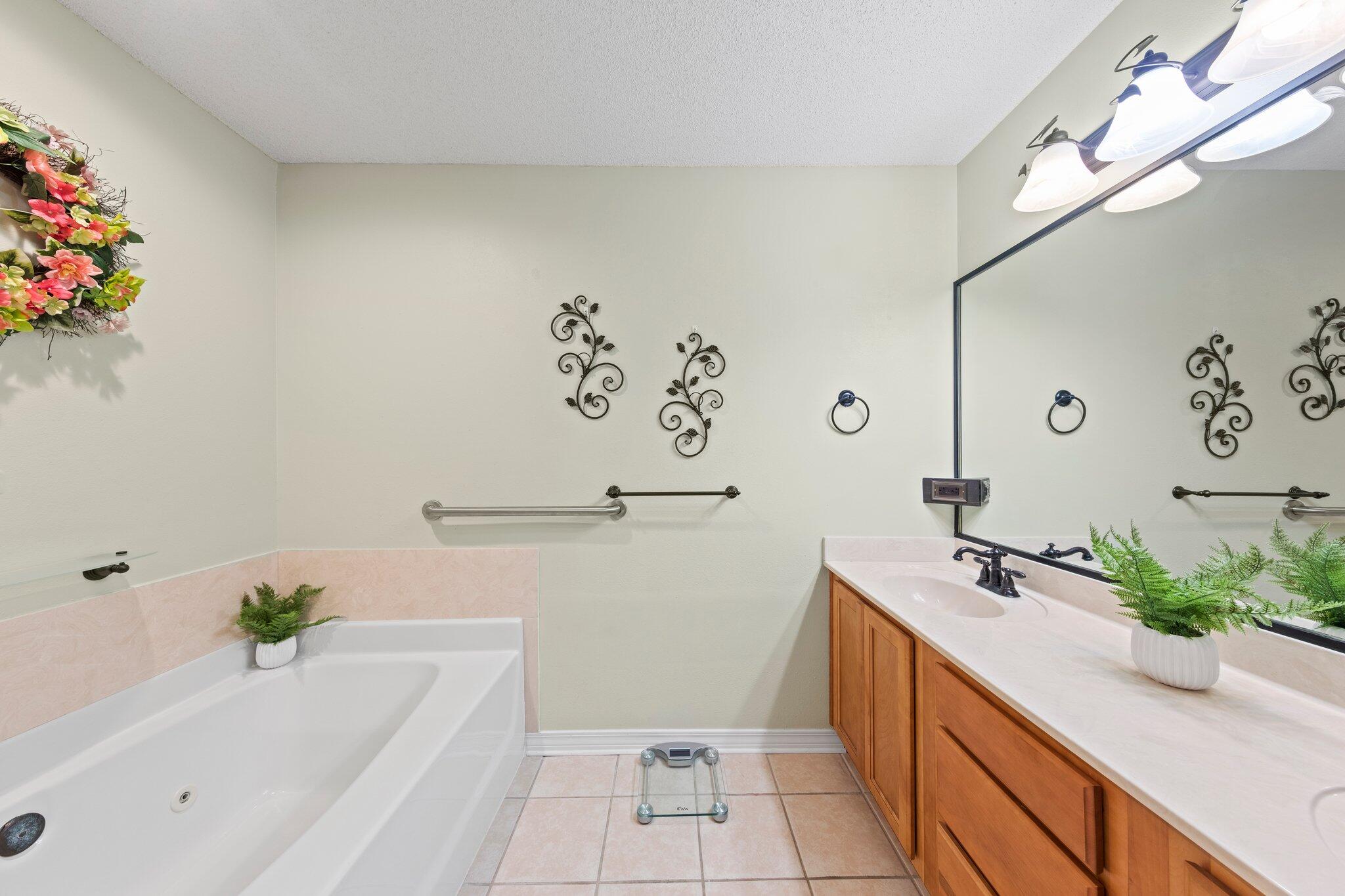 NORTHRIDGE - Residential