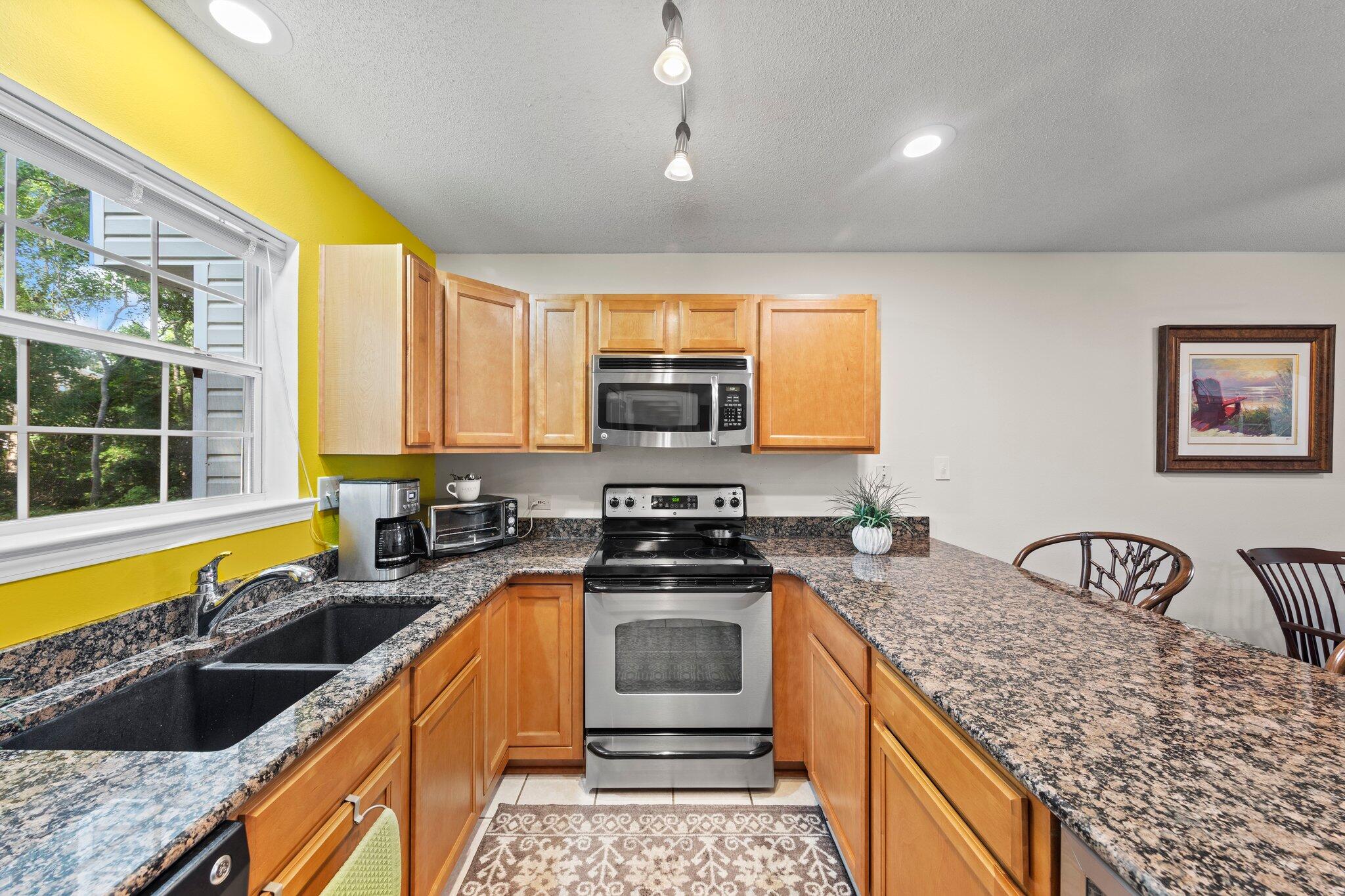 NORTHRIDGE - Residential