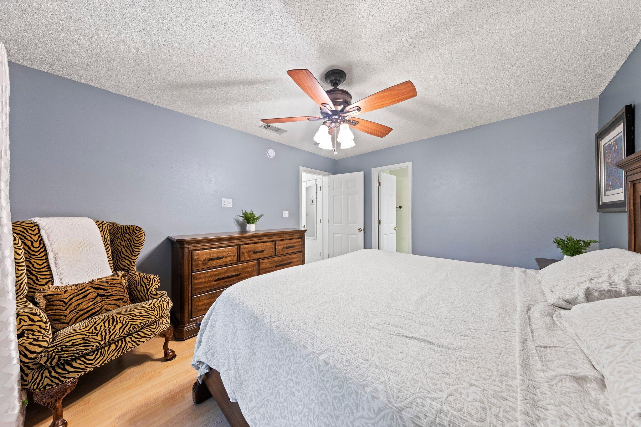 NORTHRIDGE - Residential