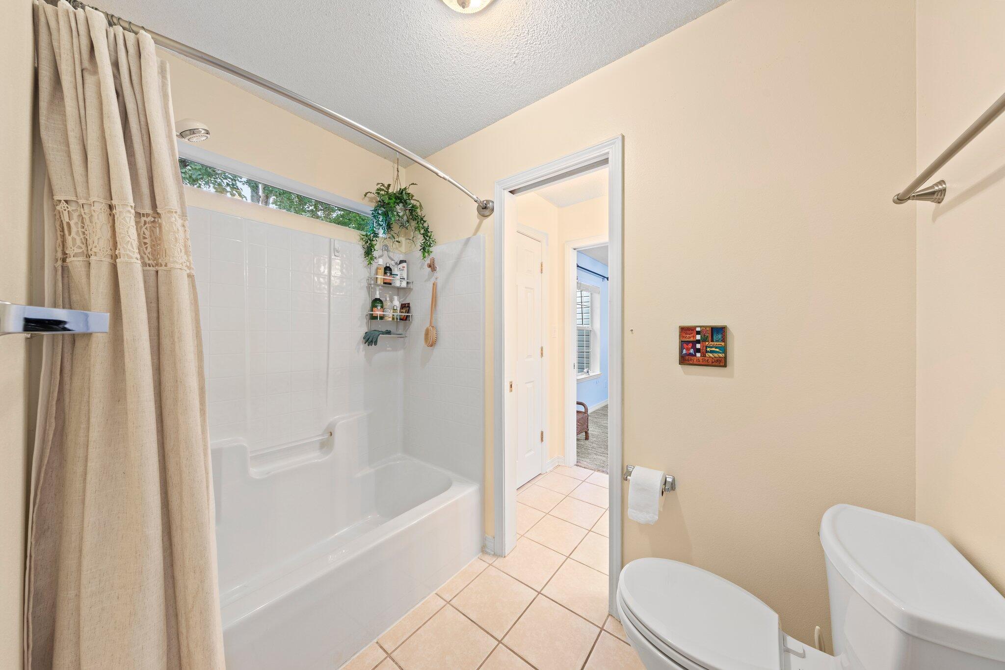 NORTHRIDGE - Residential