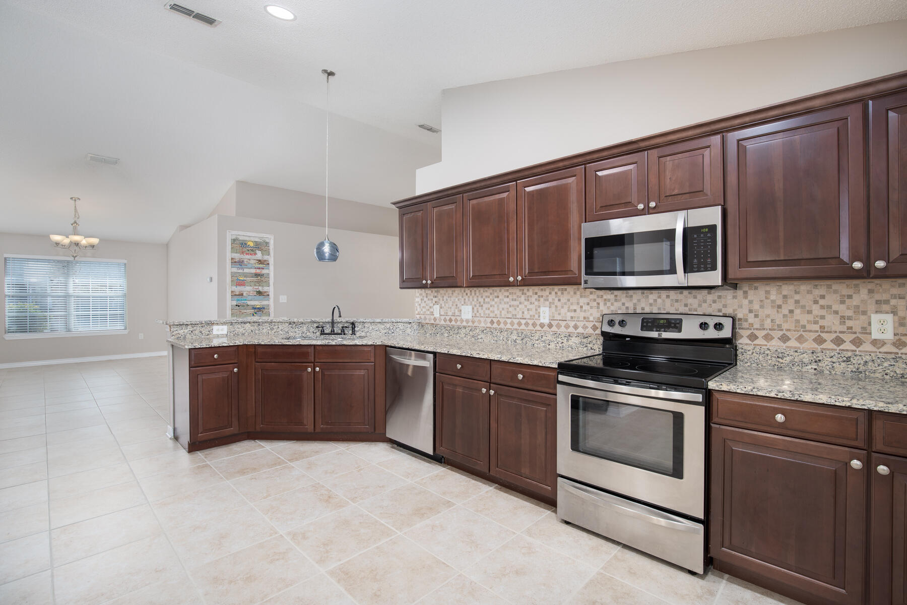 PARADISE RETREAT - Residential