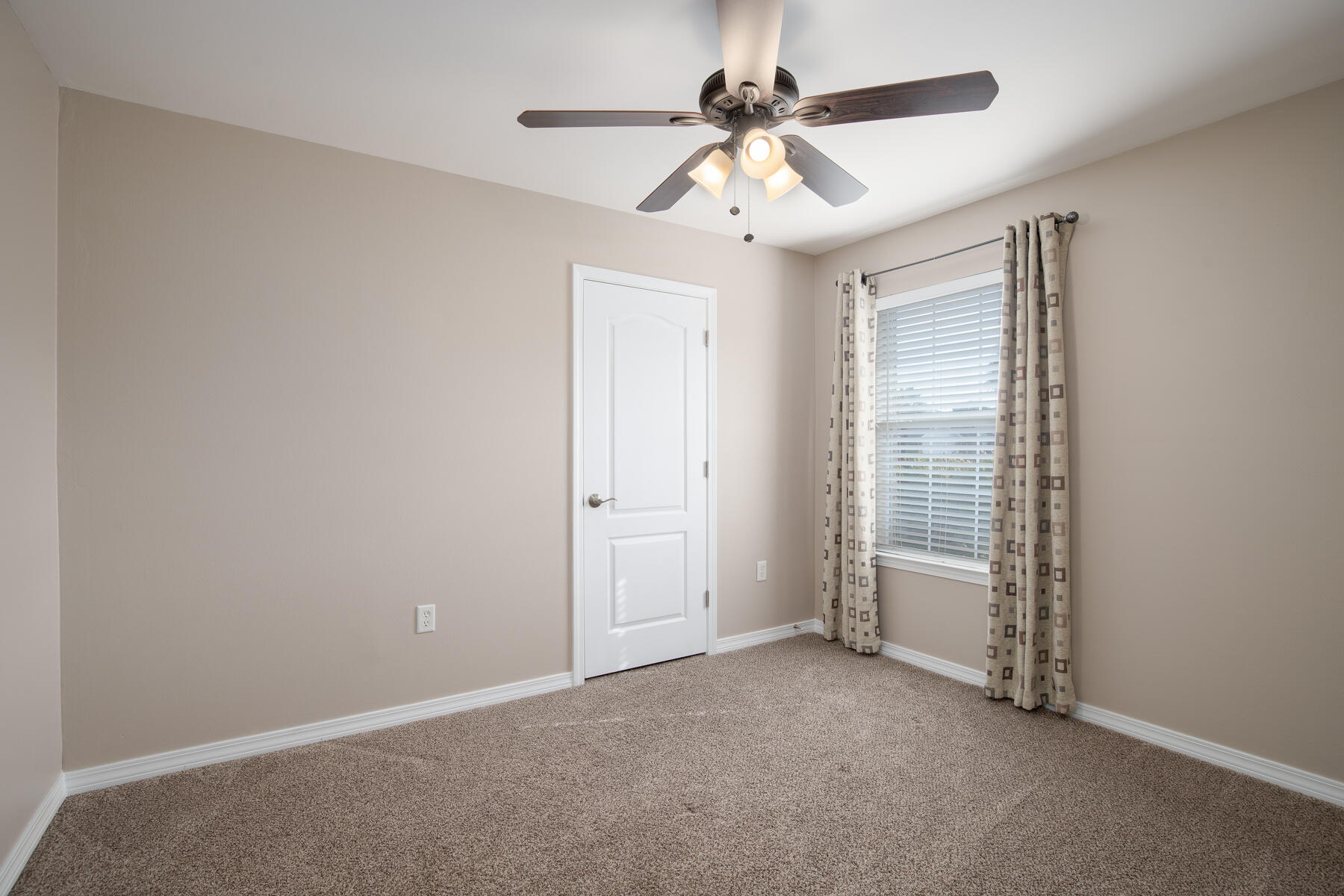 PARADISE RETREAT - Residential