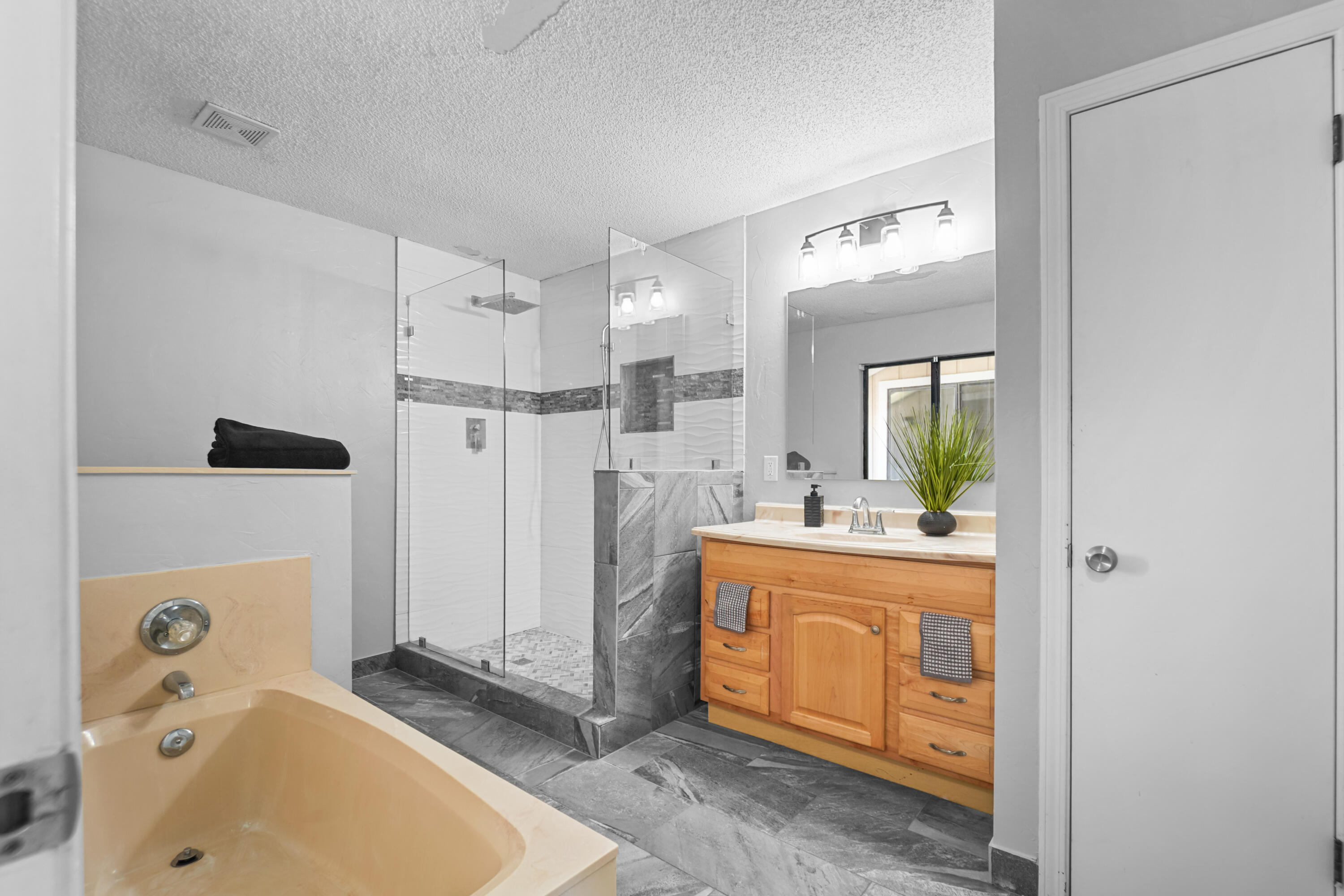 GLENOAKS - Residential