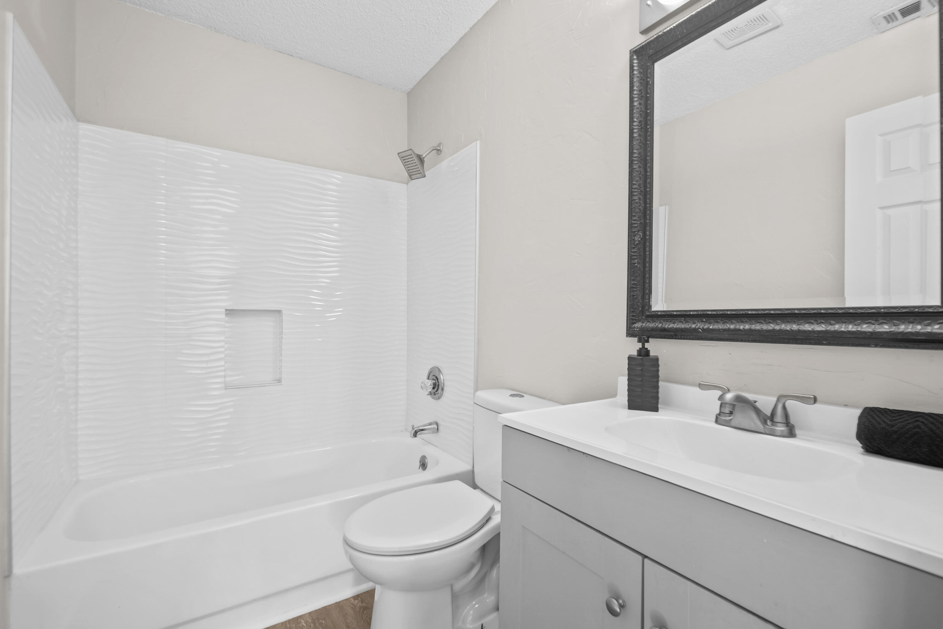 GLENOAKS - Residential