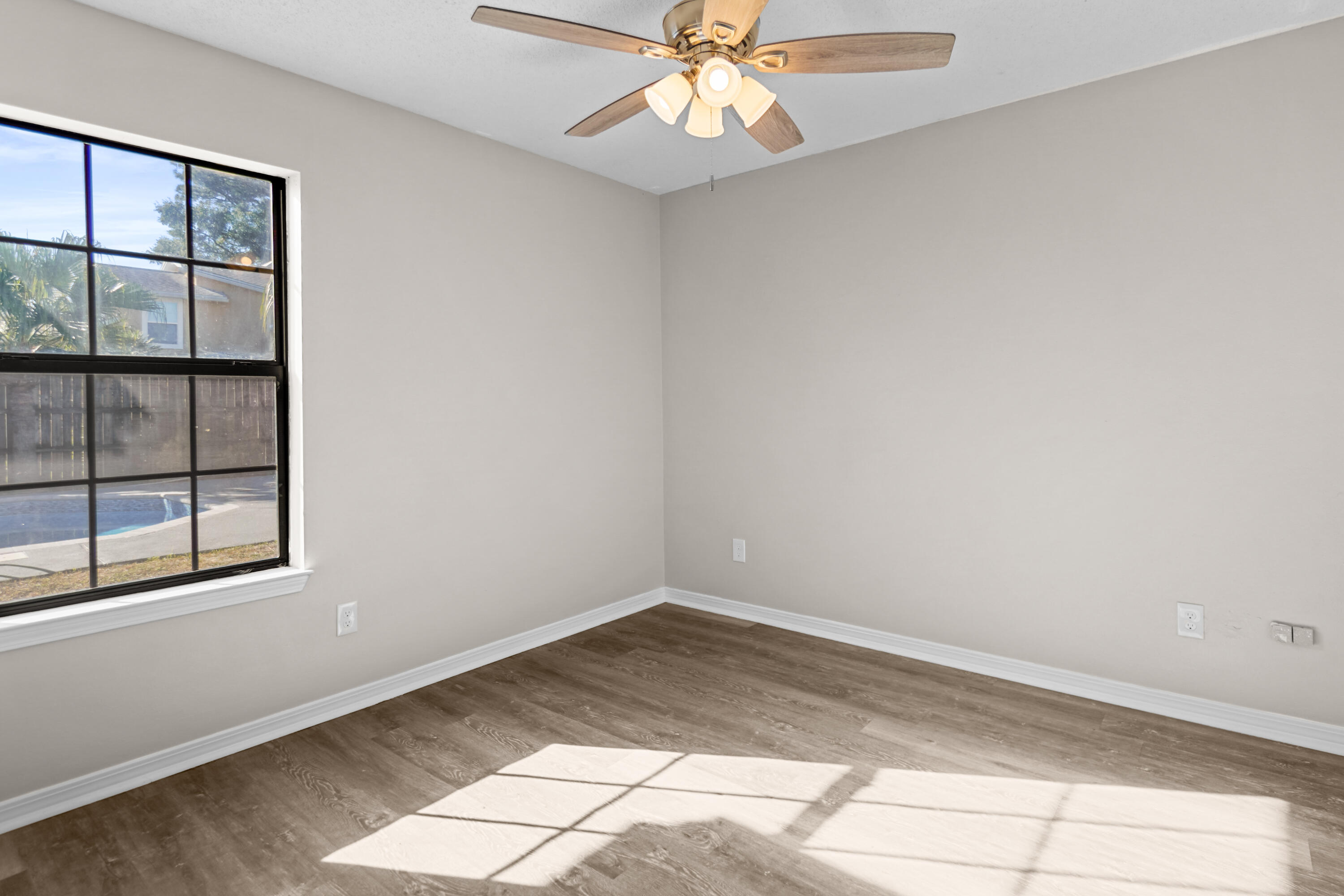 GLENOAKS - Residential