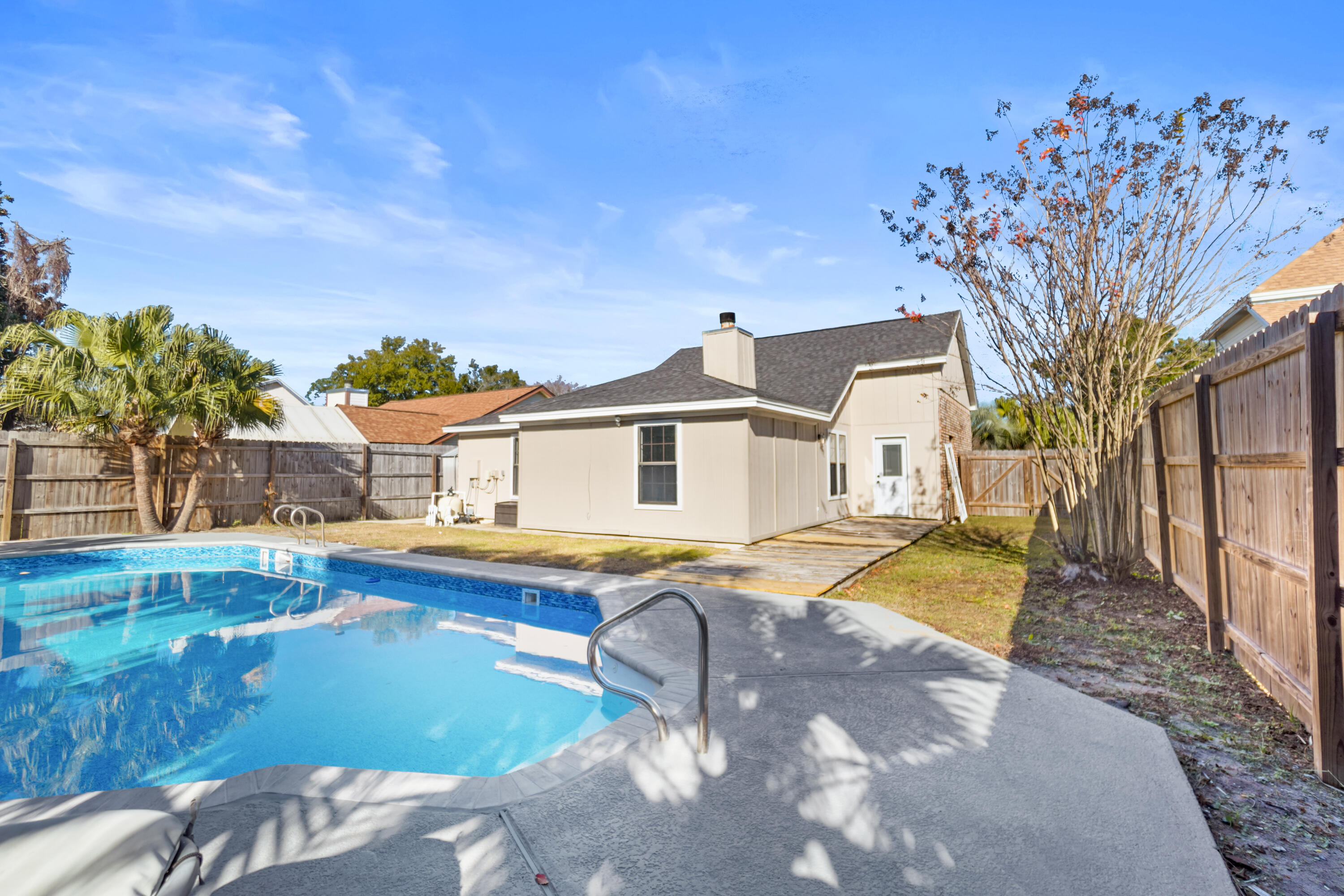 GLENOAKS - Residential