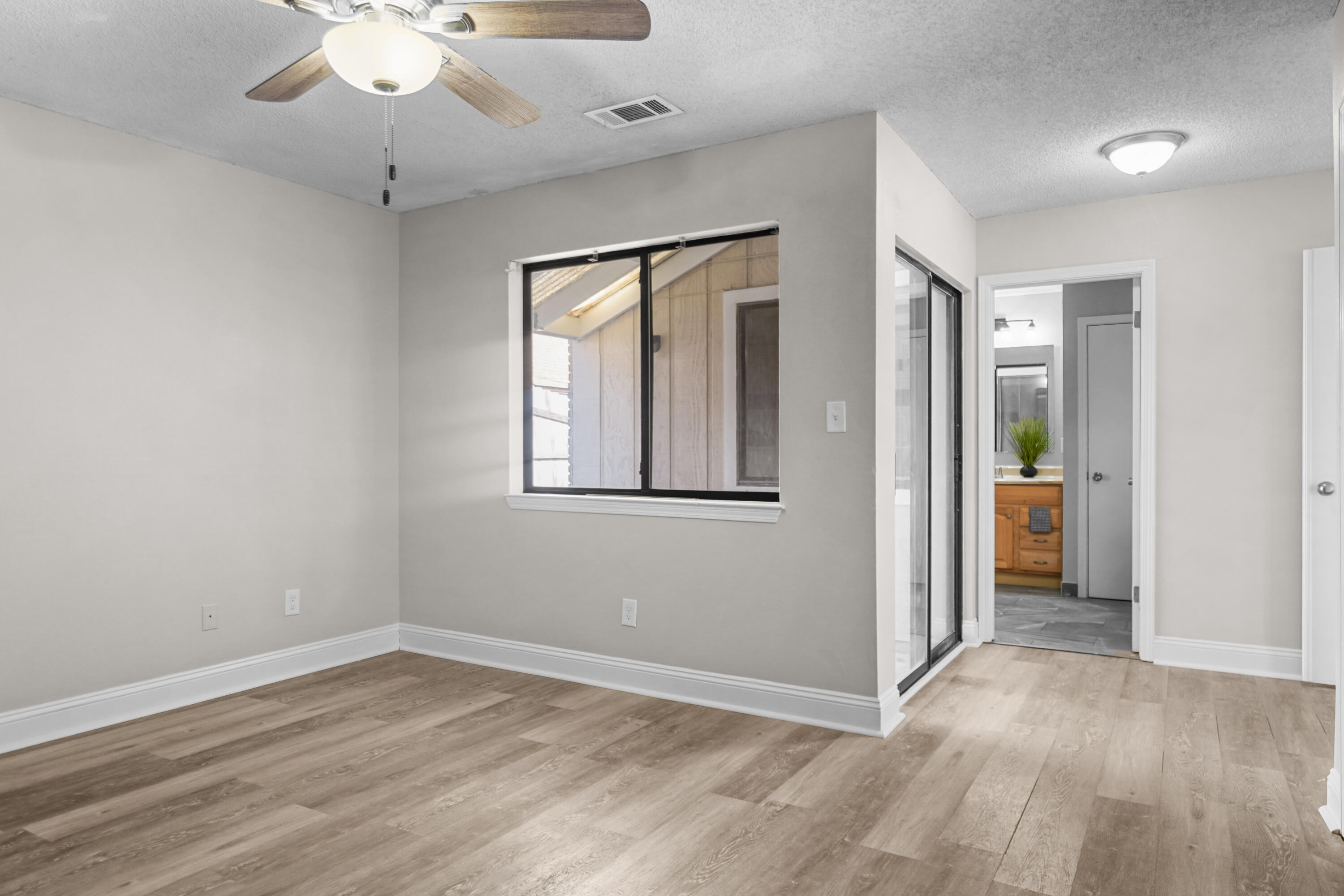 GLENOAKS - Residential