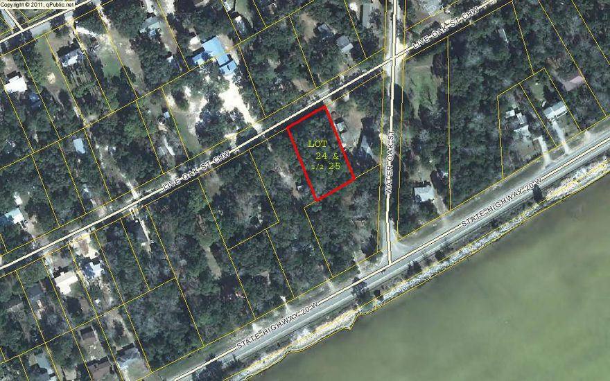 Great 1/2 acre lot one block off Choctawhatchee Bay with possible bay and Destin skyline views from a second story balcony or roof deck. Less that 1 mile to the Choctaw Beach Park and public boat ramp and 10 minutes to the Mid-Bay Bridge, which provides quick access to the beaches, shopping and dining in the Destin area.