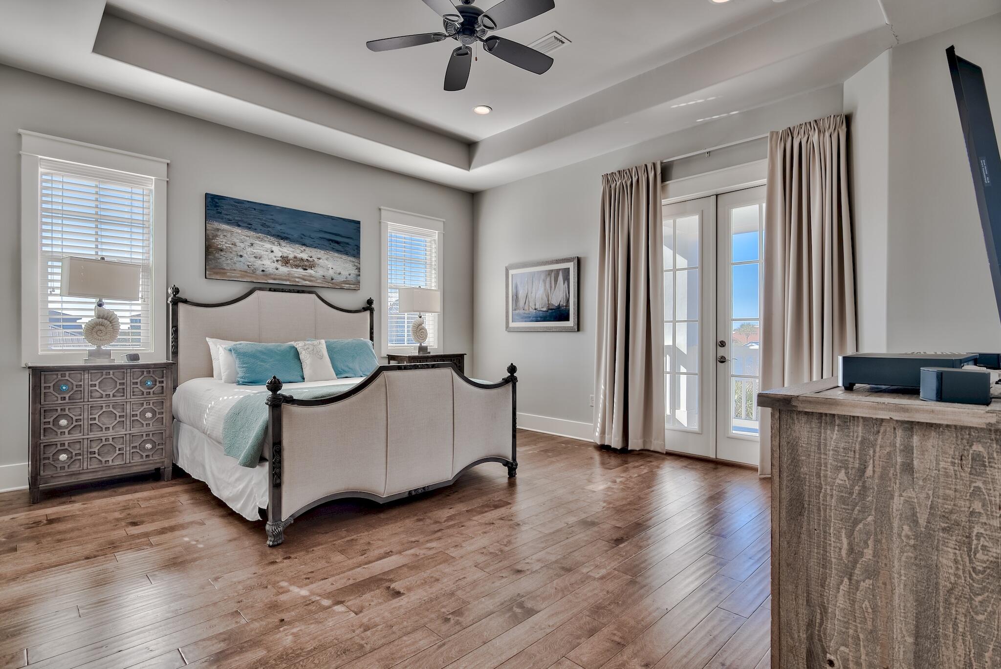 CRYSTAL SHORES - Residential