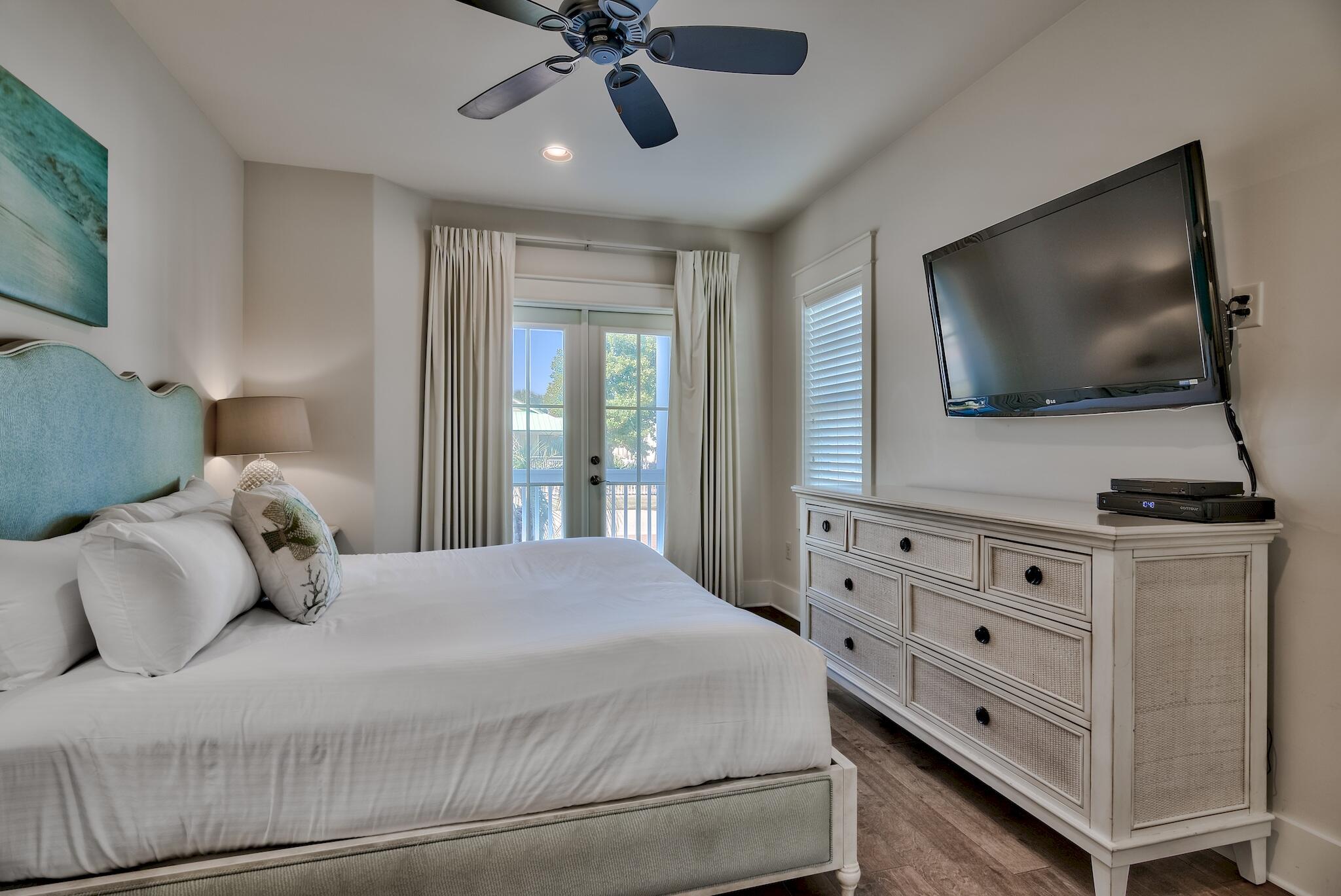 CRYSTAL SHORES - Residential