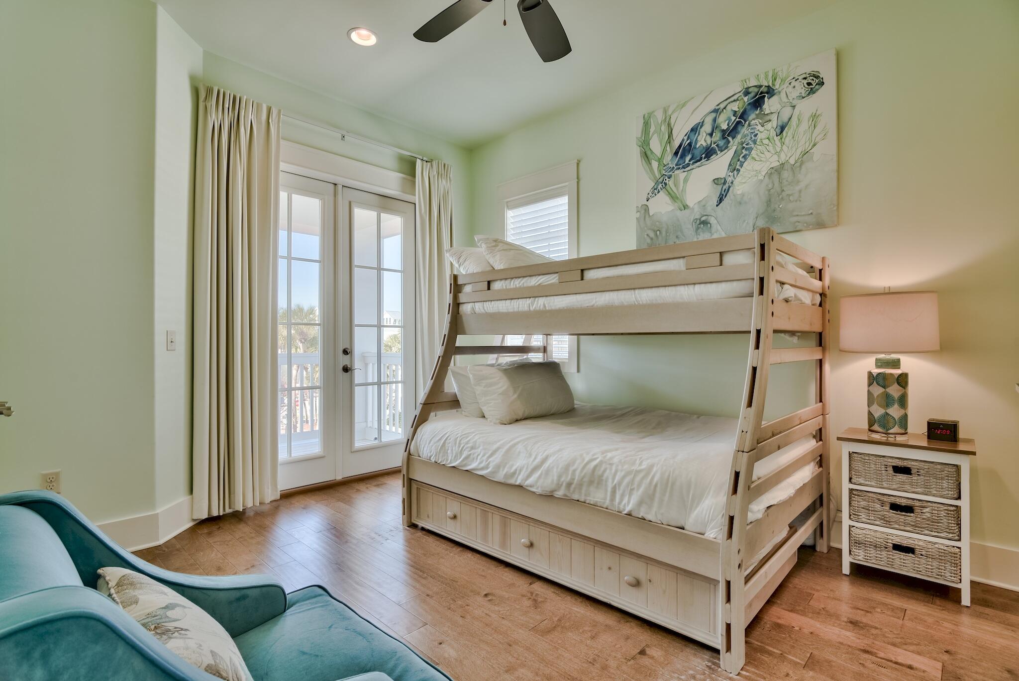 CRYSTAL SHORES - Residential