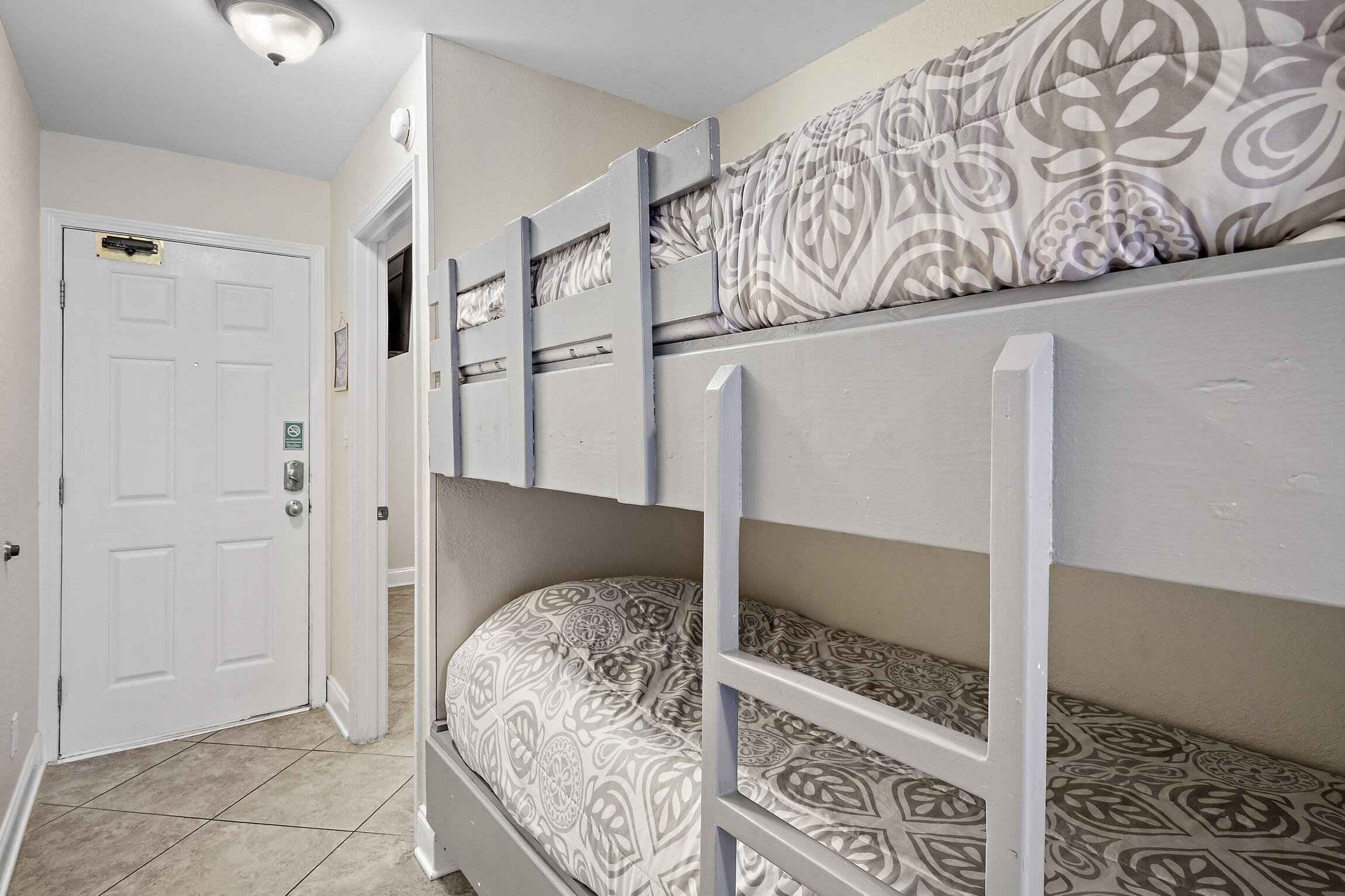 MARAVILLA CONDO 1 - Residential